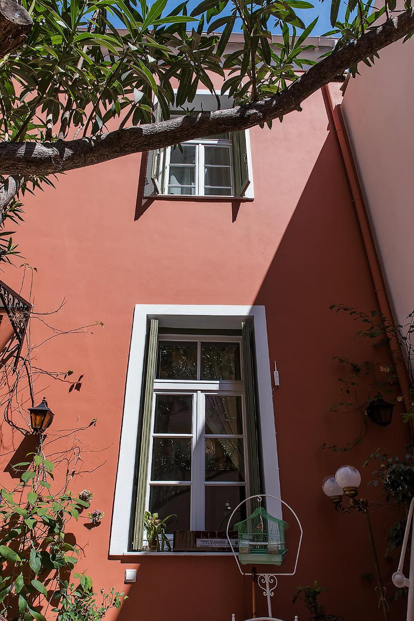 Athens Quinta
