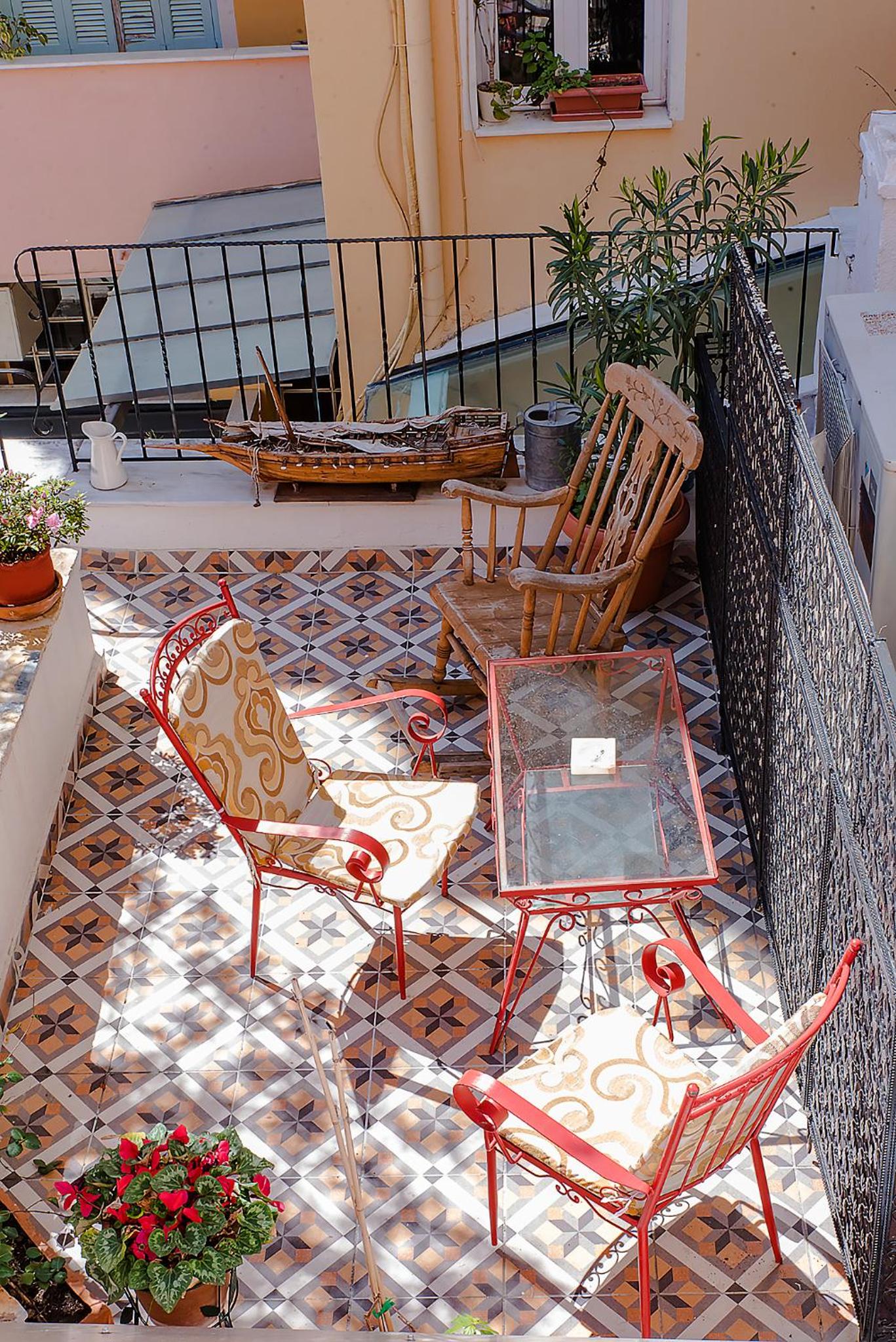 Athens Quinta