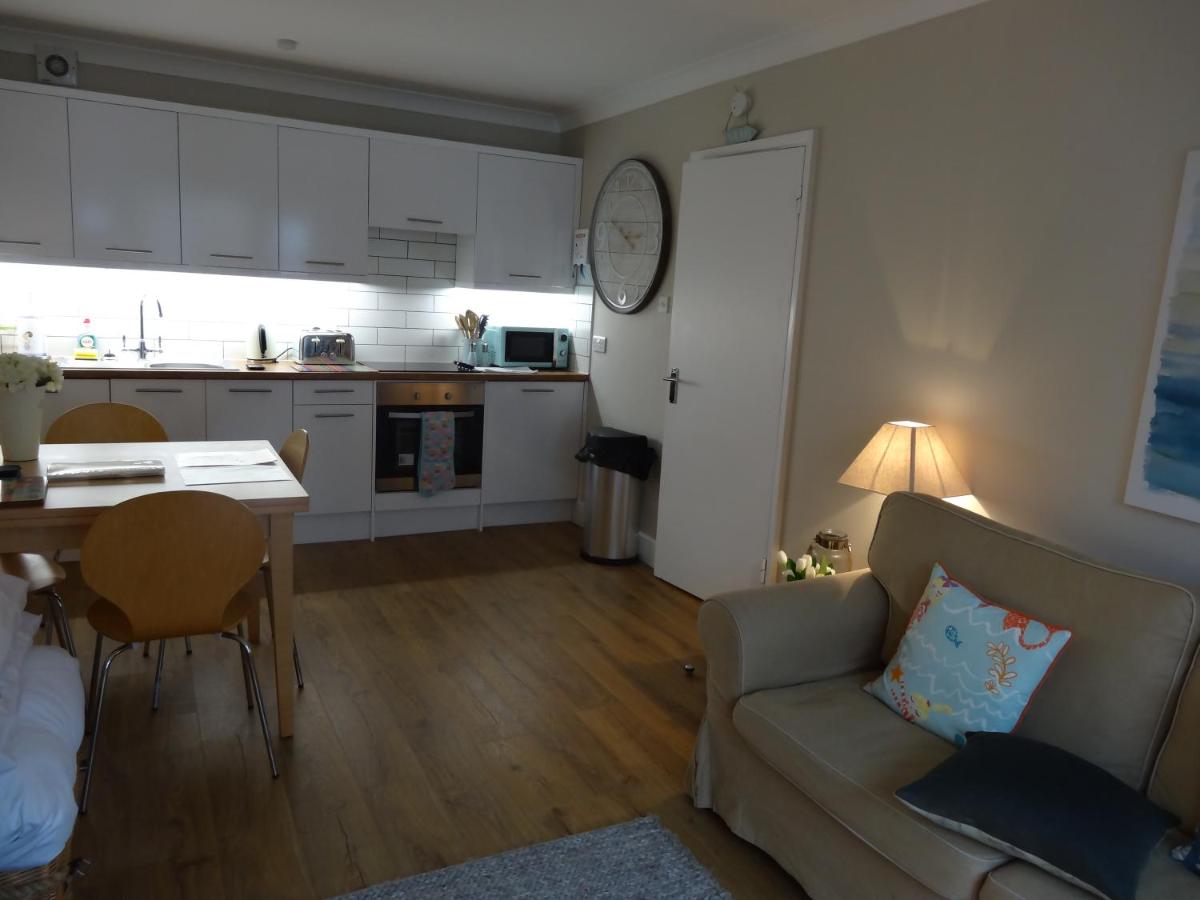 Burlington Beach Apartments view 2