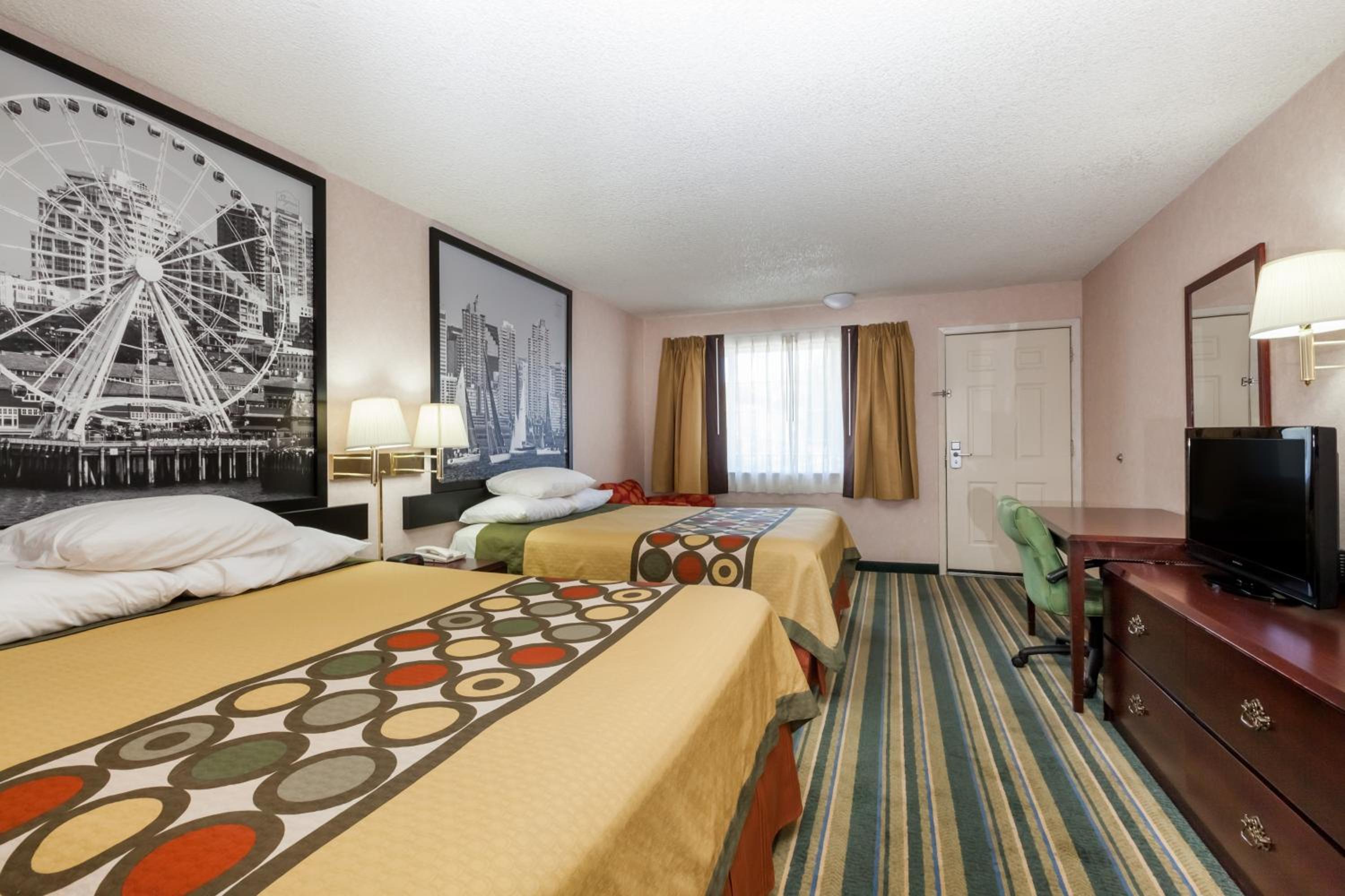 Yreka Vacations - Super 8 by Wyndham Yreka - Property Image 8