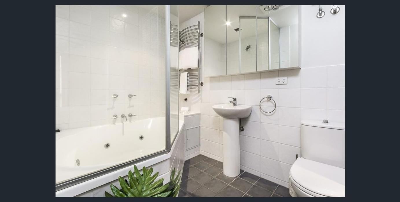 Waterfront (Yarra St) by Gold Star Stays