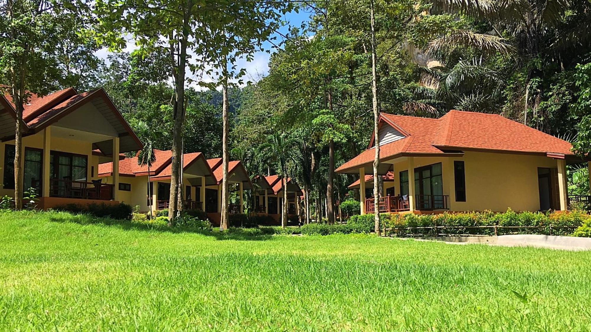 Tonsai Bay Resort