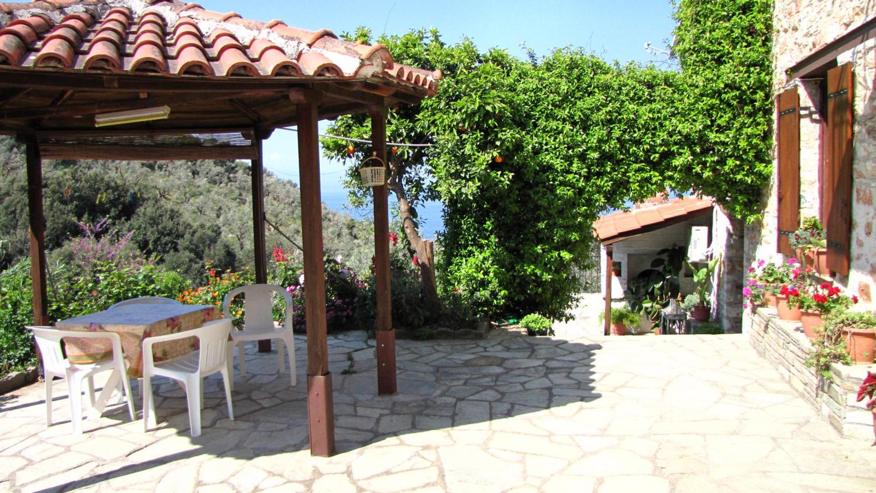 Tsorni Hill Cottage view 3