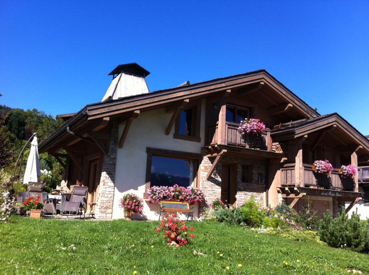 Chambres d'Hôtes Chalet Eternel Mont-Blanc view 2