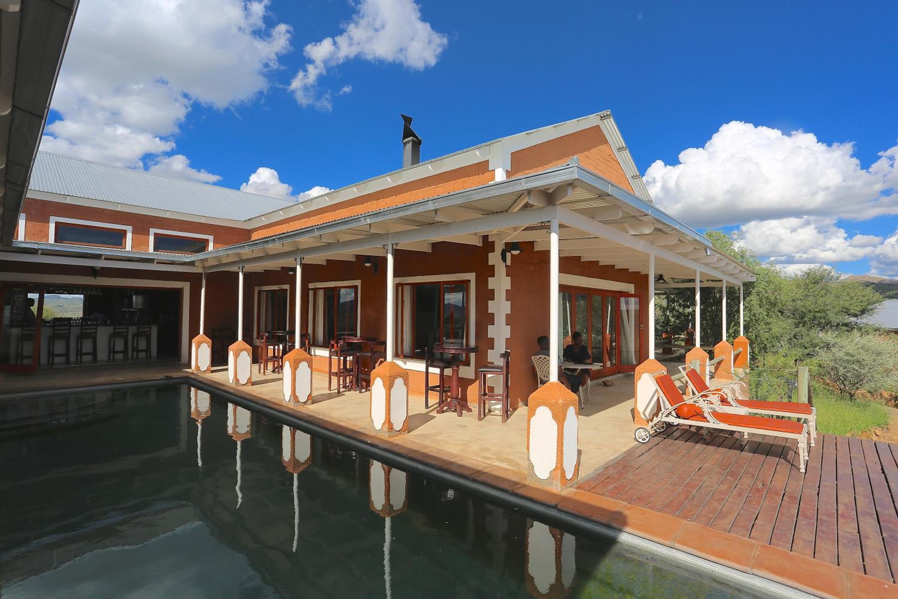 River Crossing Lodge