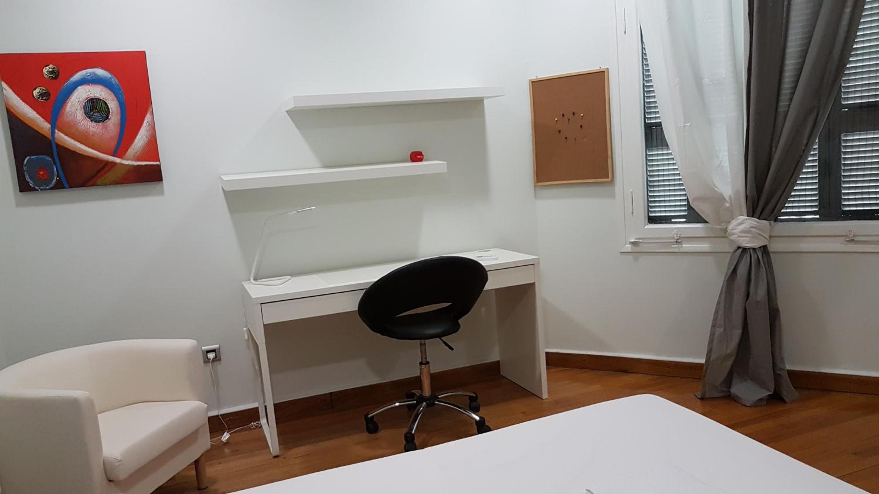Errathens Pine Red and Taupe - Athens Center