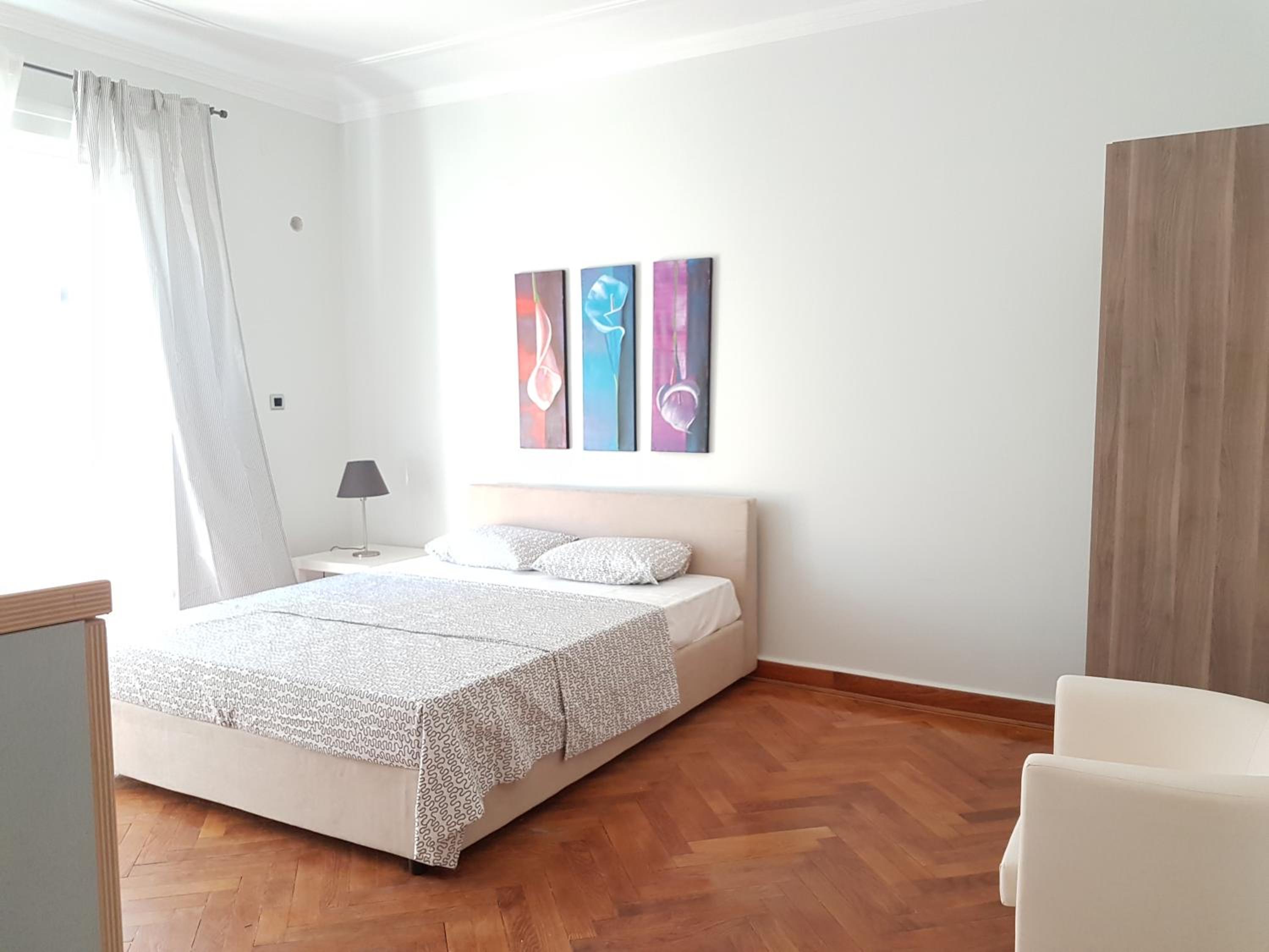 Errathens Pine Red and Taupe - Athens Center