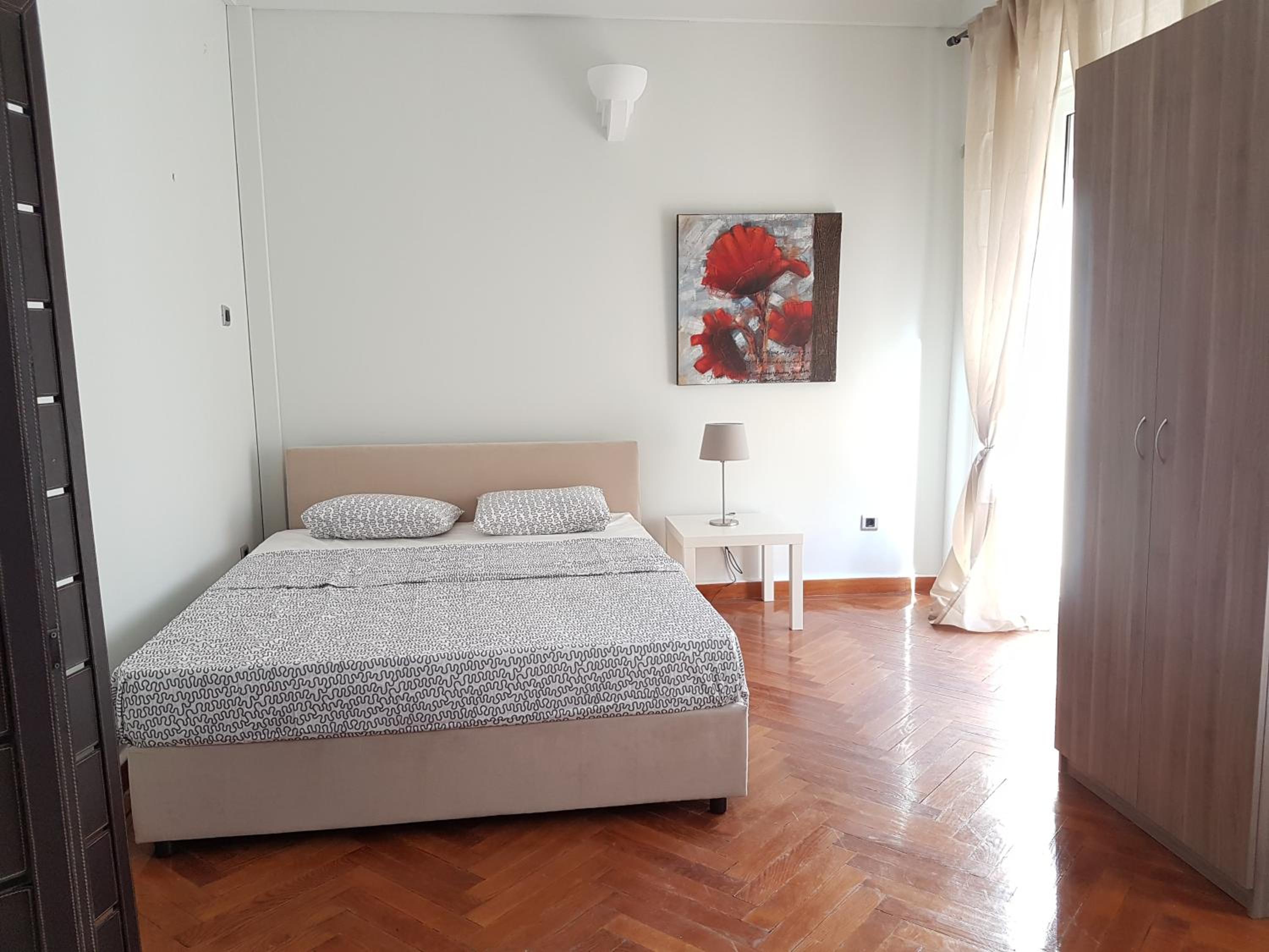 Errathens Pine Red and Taupe - Athens Center