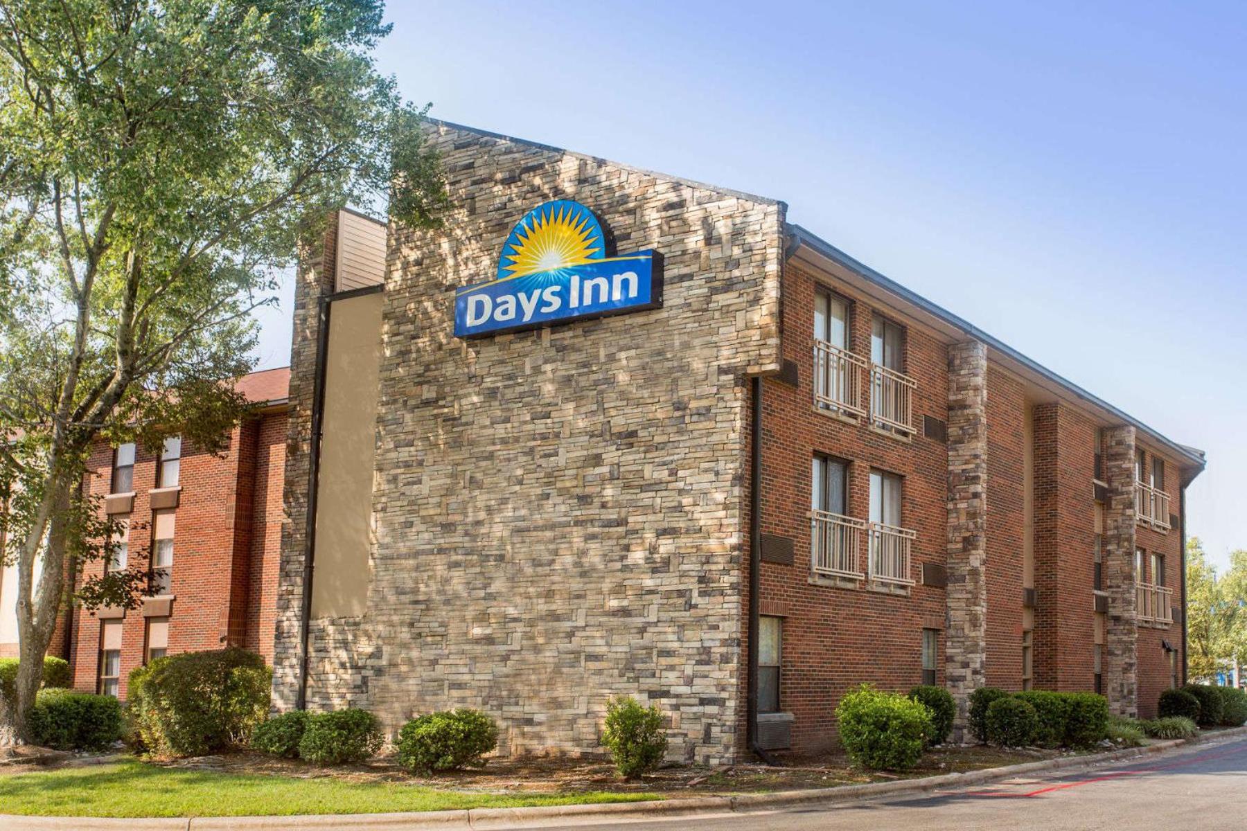 Hotel Days Inn by Wyndham Raleigh-Airport-Research Triangle Park - Image 1
