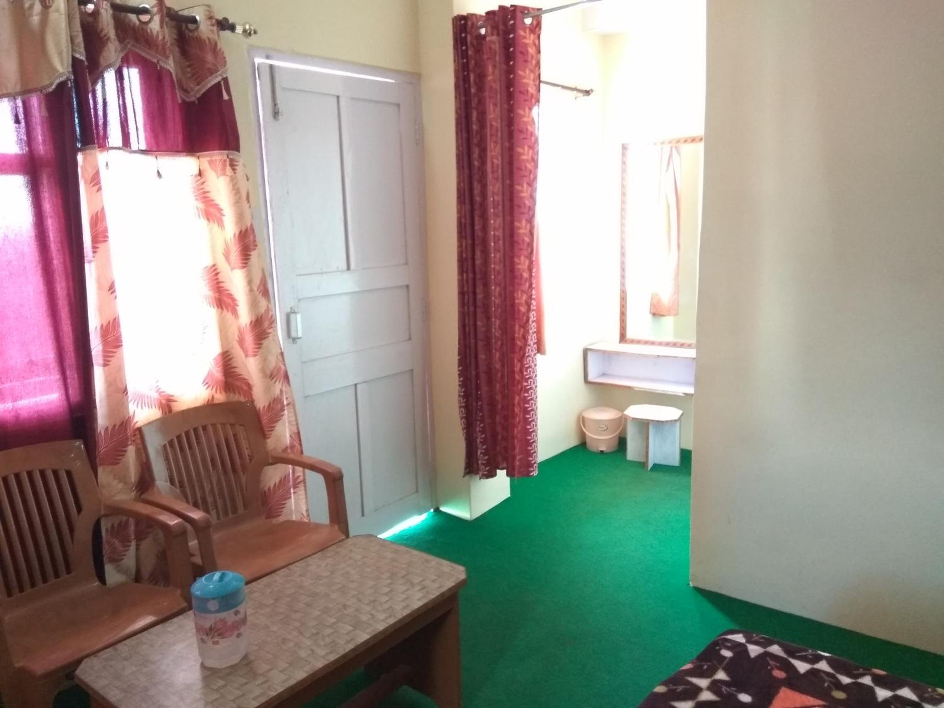 Decent stay near Sanjauli view 5