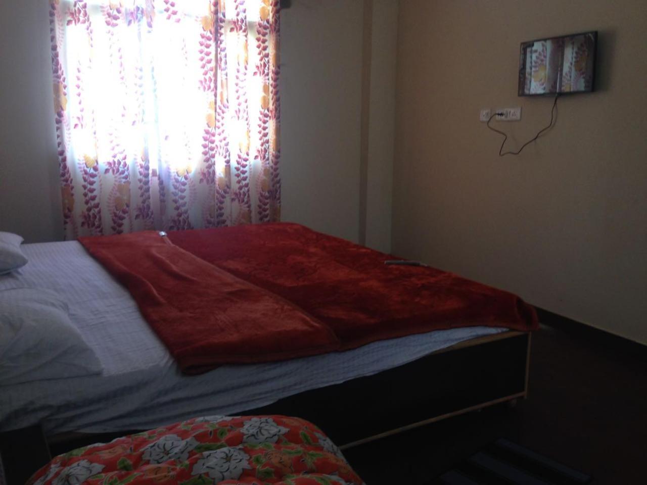 Serene Homestay in Shoghi-Shimla view 4