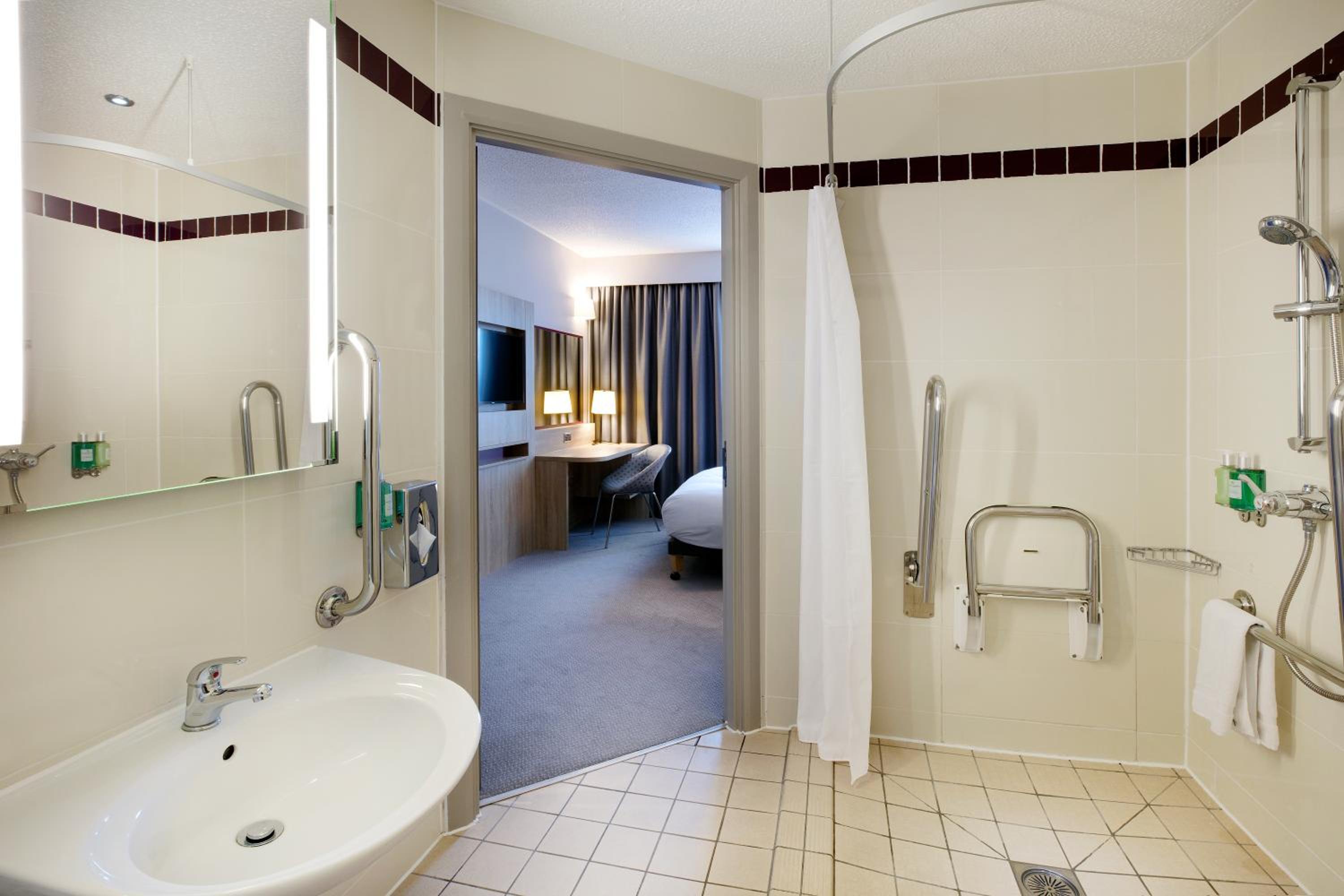 Watford Vacations - Leonardo Hotel London Watford - Property Image 8