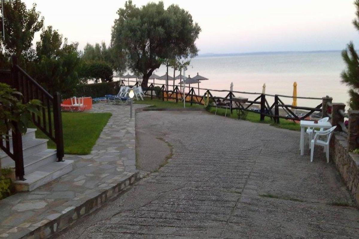 Photo 8