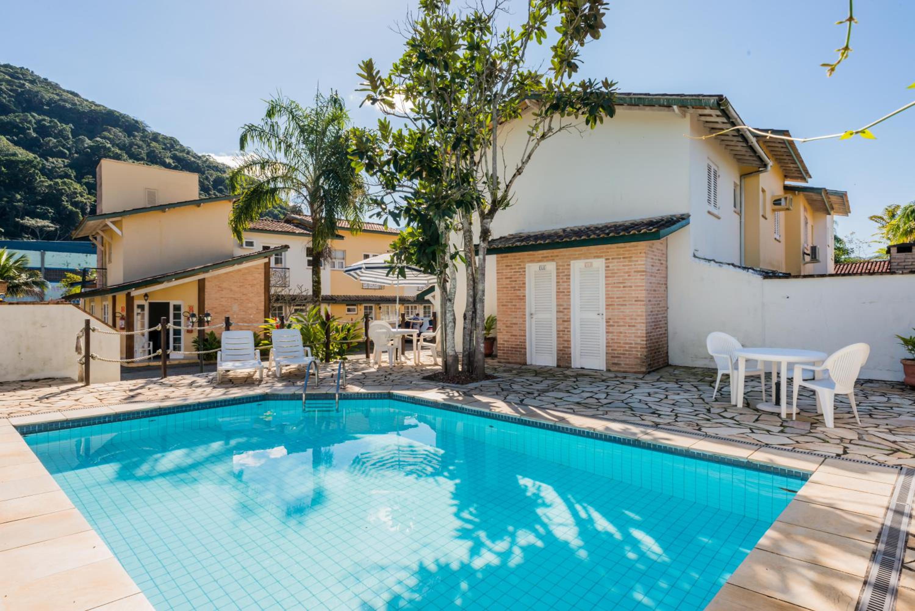 Novo Bhaus Juqueí - Churrasqueira Privativa - Piscina - 2 vagas - Condomínio com 8 casas - 600m da Praia - não possui roupa de cama e banho