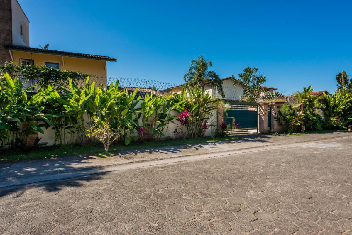 Novo Bhaus Juqueí - Churrasqueira Privativa - Piscina - 2 vagas - Condomínio com 8 casas - 600m da Praia - não possui roupa de cama e banho