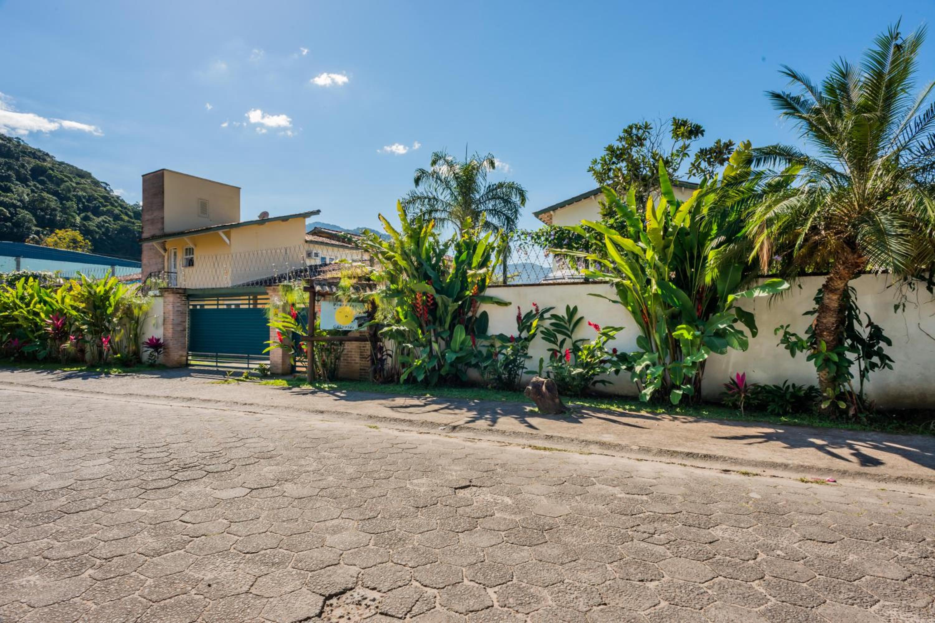Novo Bhaus Juqueí - Churrasqueira Privativa - Piscina - 2 vagas - Condomínio com 8 casas - 600m da Praia - não possui roupa de cama e banho