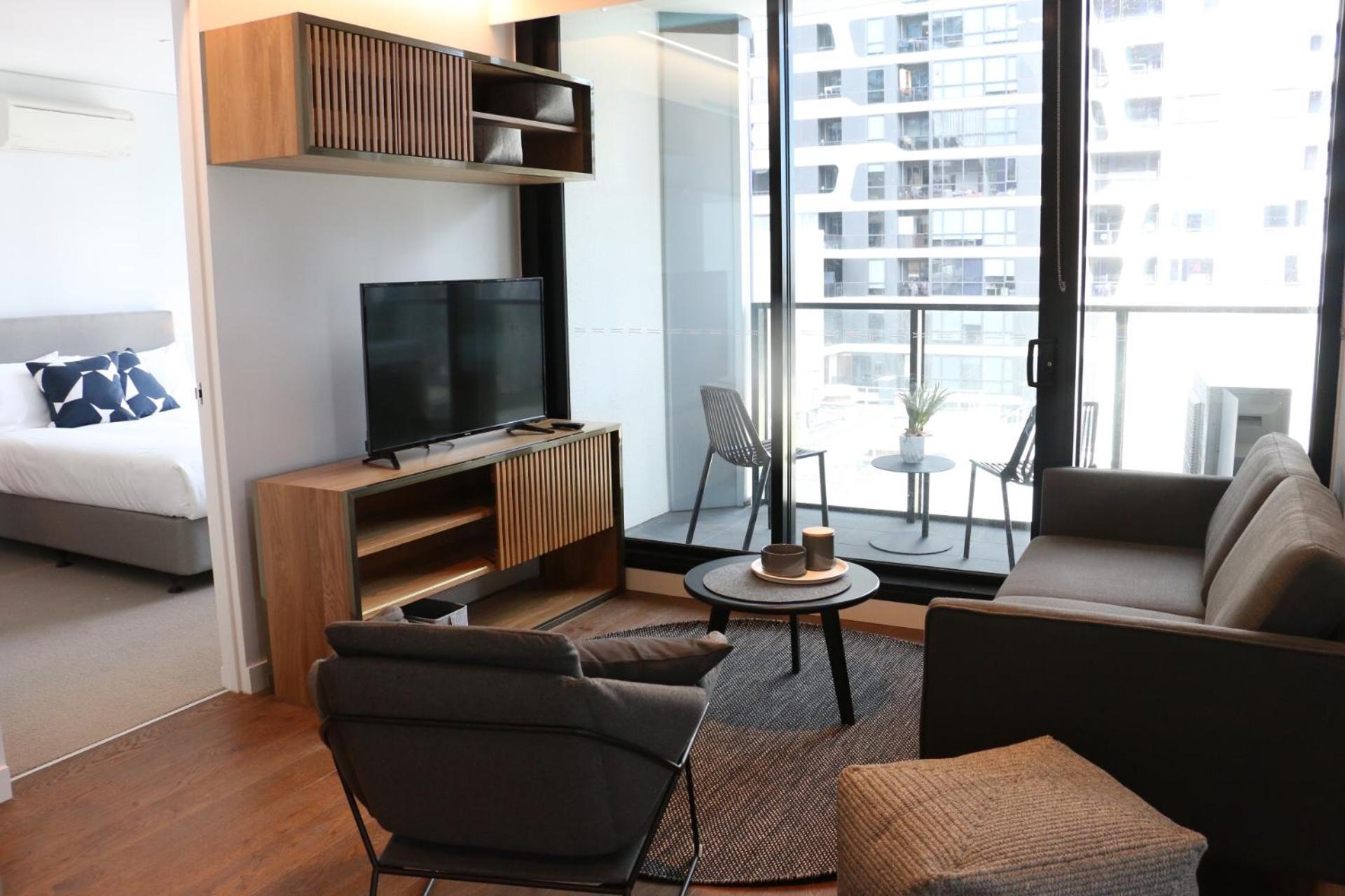 ReadySet Apartments at Lighthouse