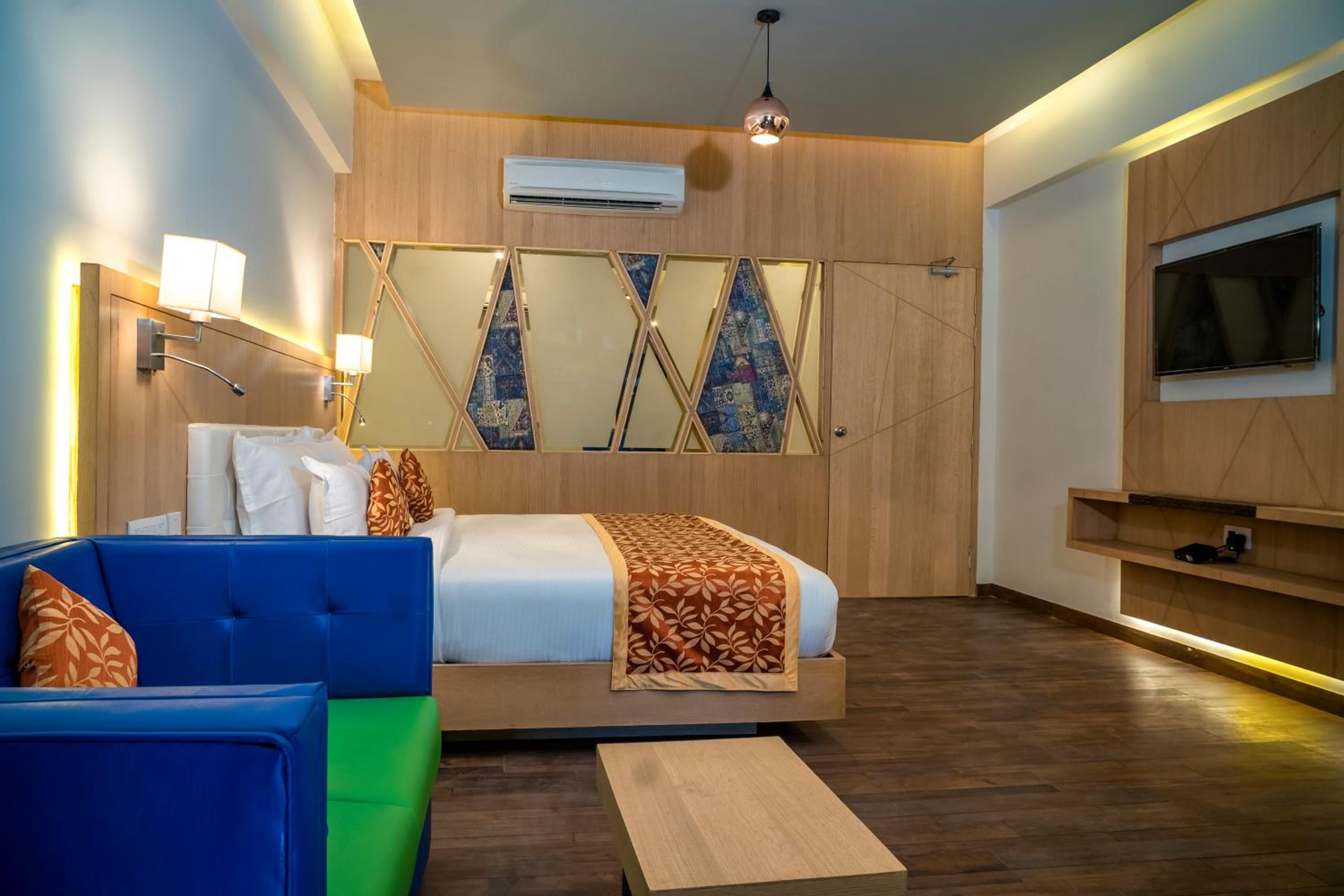 Via Lakhela Lakeview Resort & Spa
