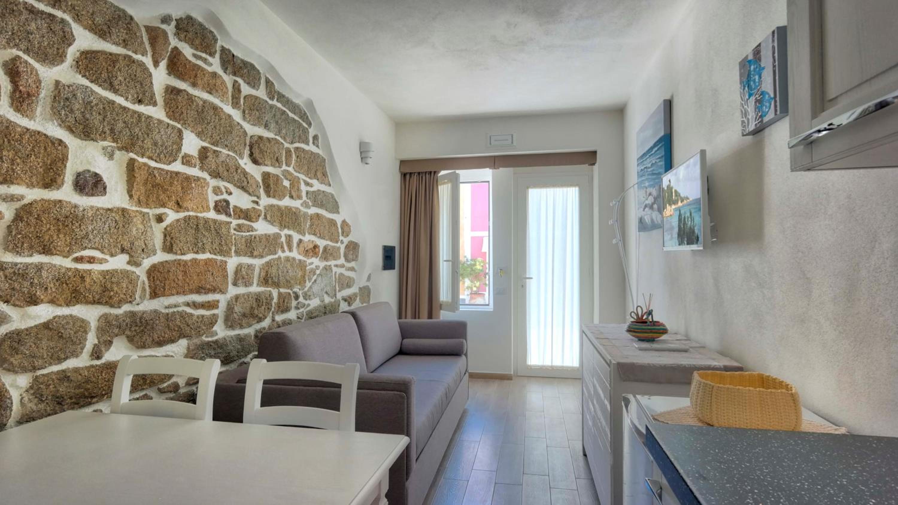 Smart Suite & Apartments