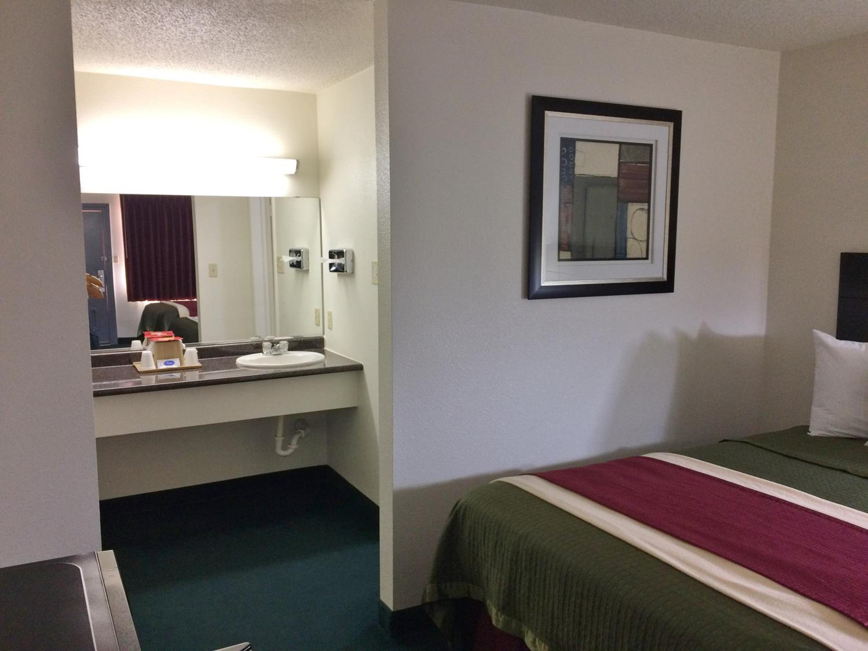 Travel Inn & Suites, photo 13