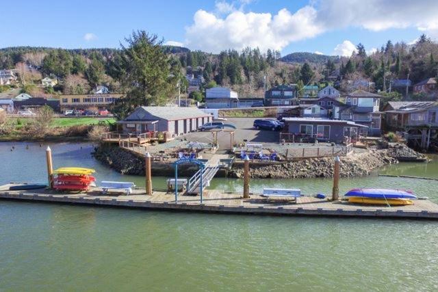Wheeler on the Bay Lodge and Marina