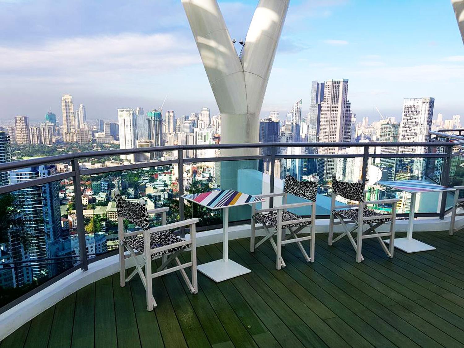 Modern Luxury Lower Penthouse Unit view 4