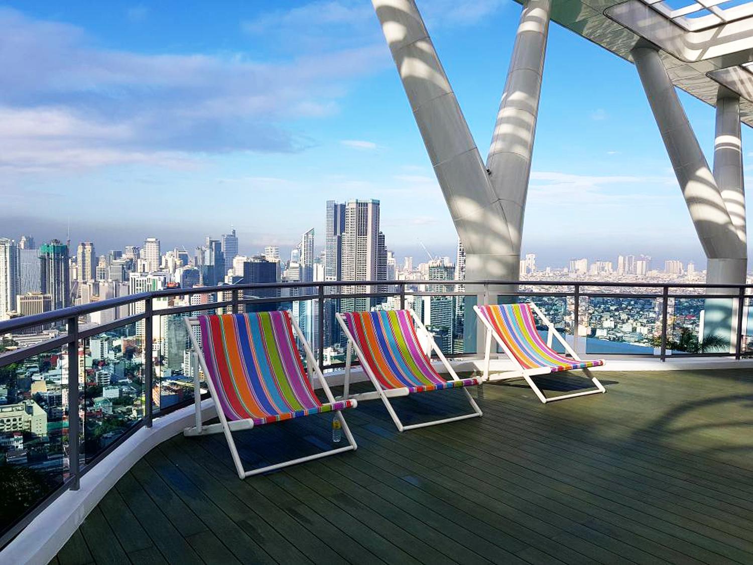 Modern Luxury Lower Penthouse Unit view 5