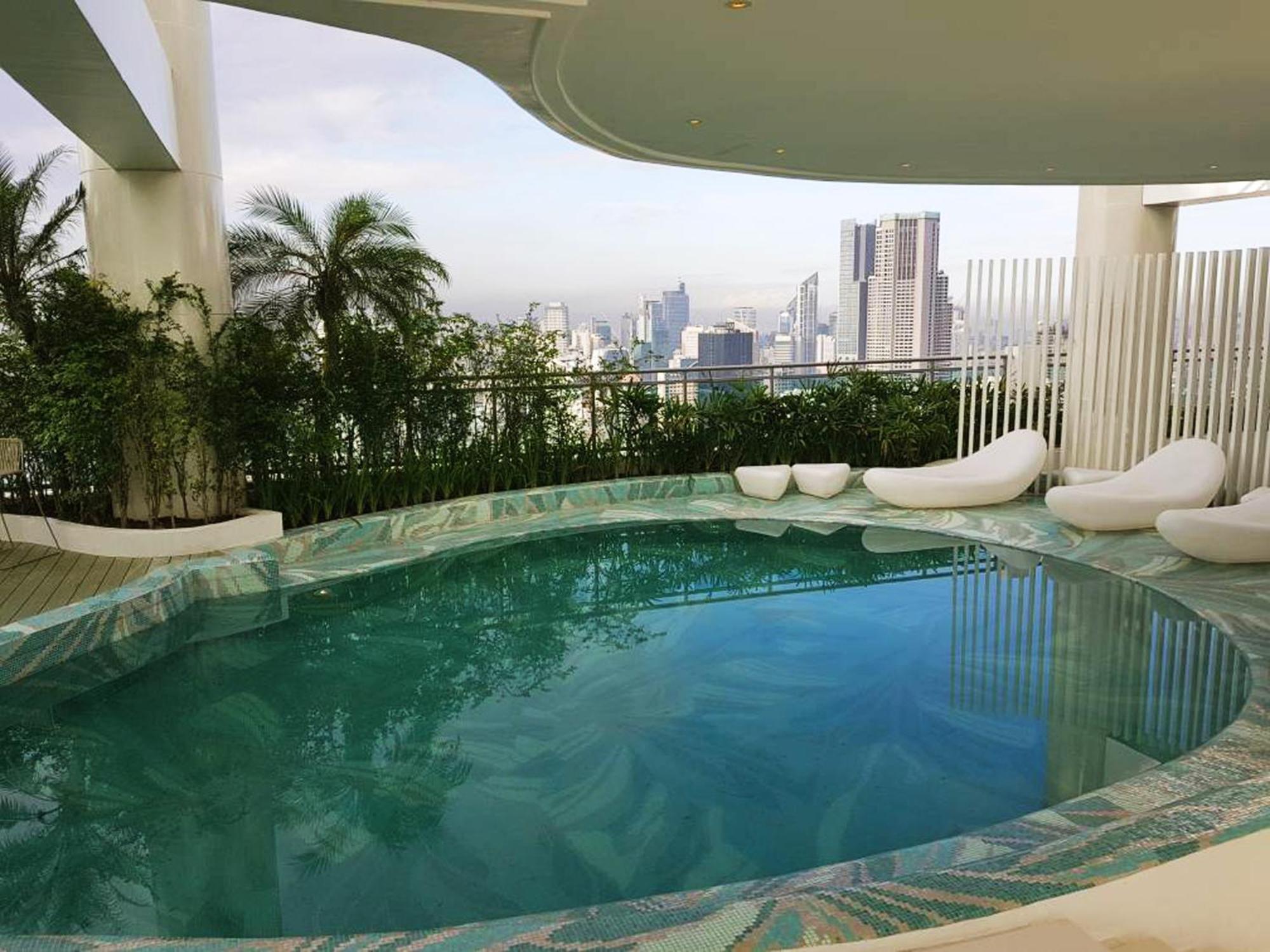 Modern Luxury Lower Penthouse Unit view 2