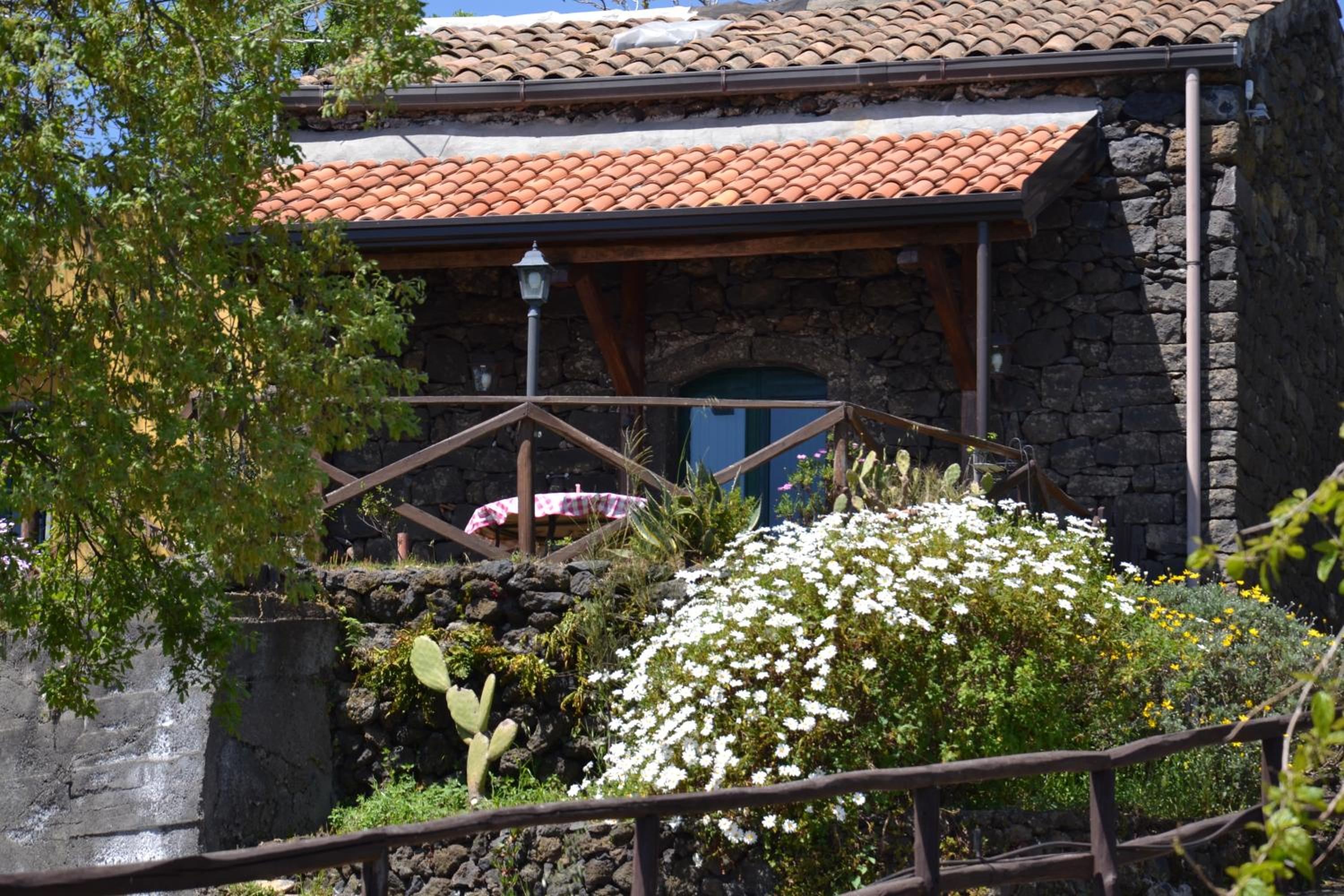 Casa Vacanza La Papuzza Mare e Etna view 2