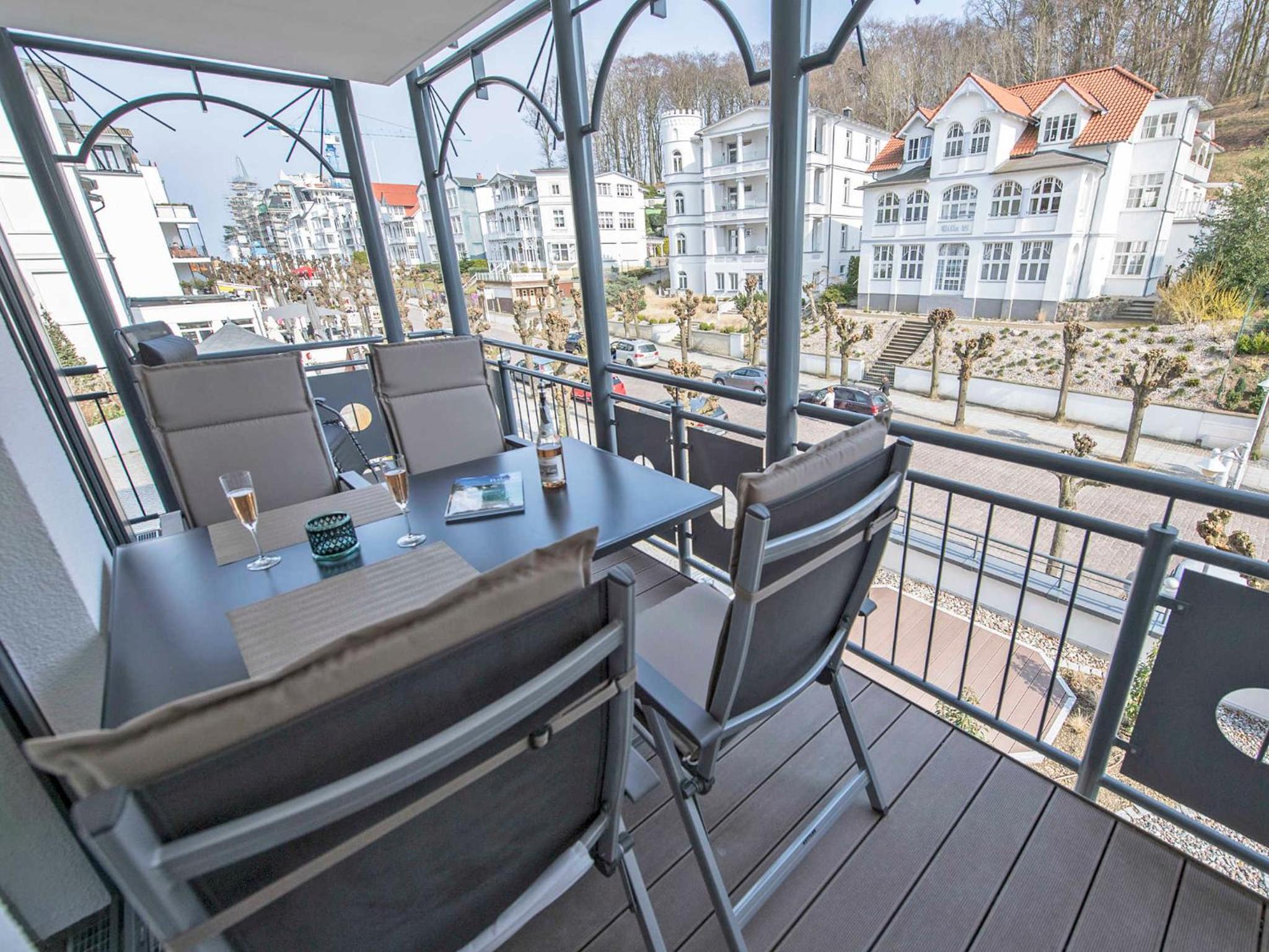 Villa Louisa in Sellin - WG 39 mit Balkon, strandnah