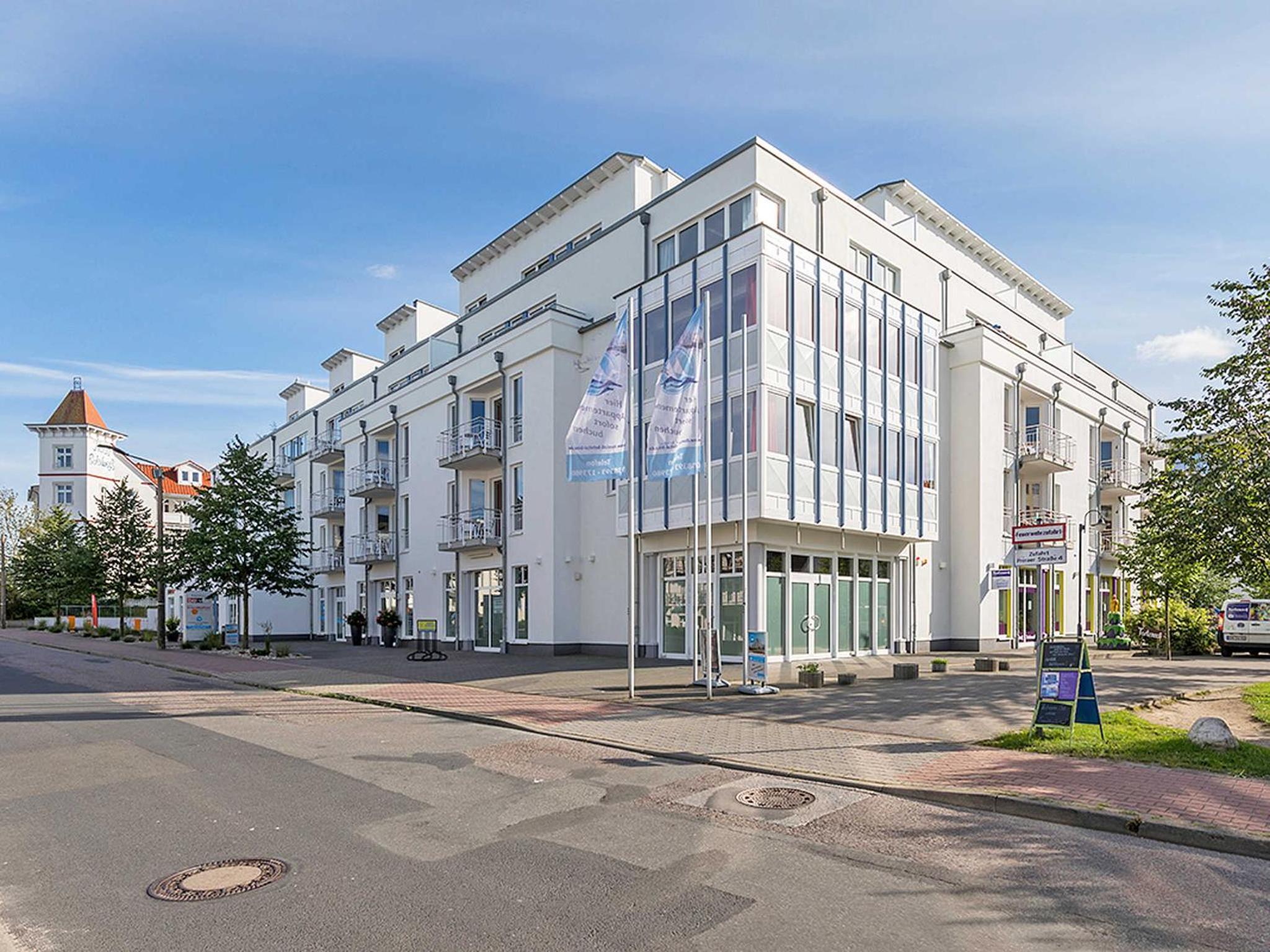 Residenz BEL VITAL in Binz - WG21 mit Balkon und seitlichem Meerblick view 2