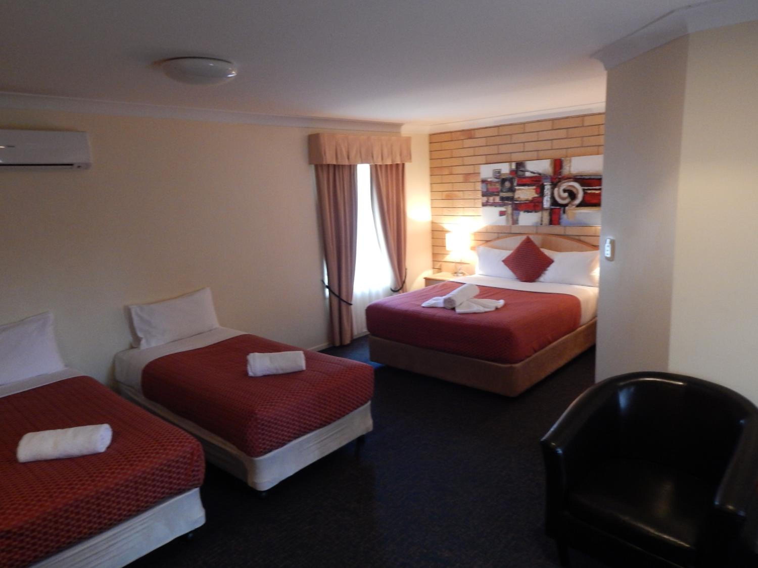Cotswold Motor Inn