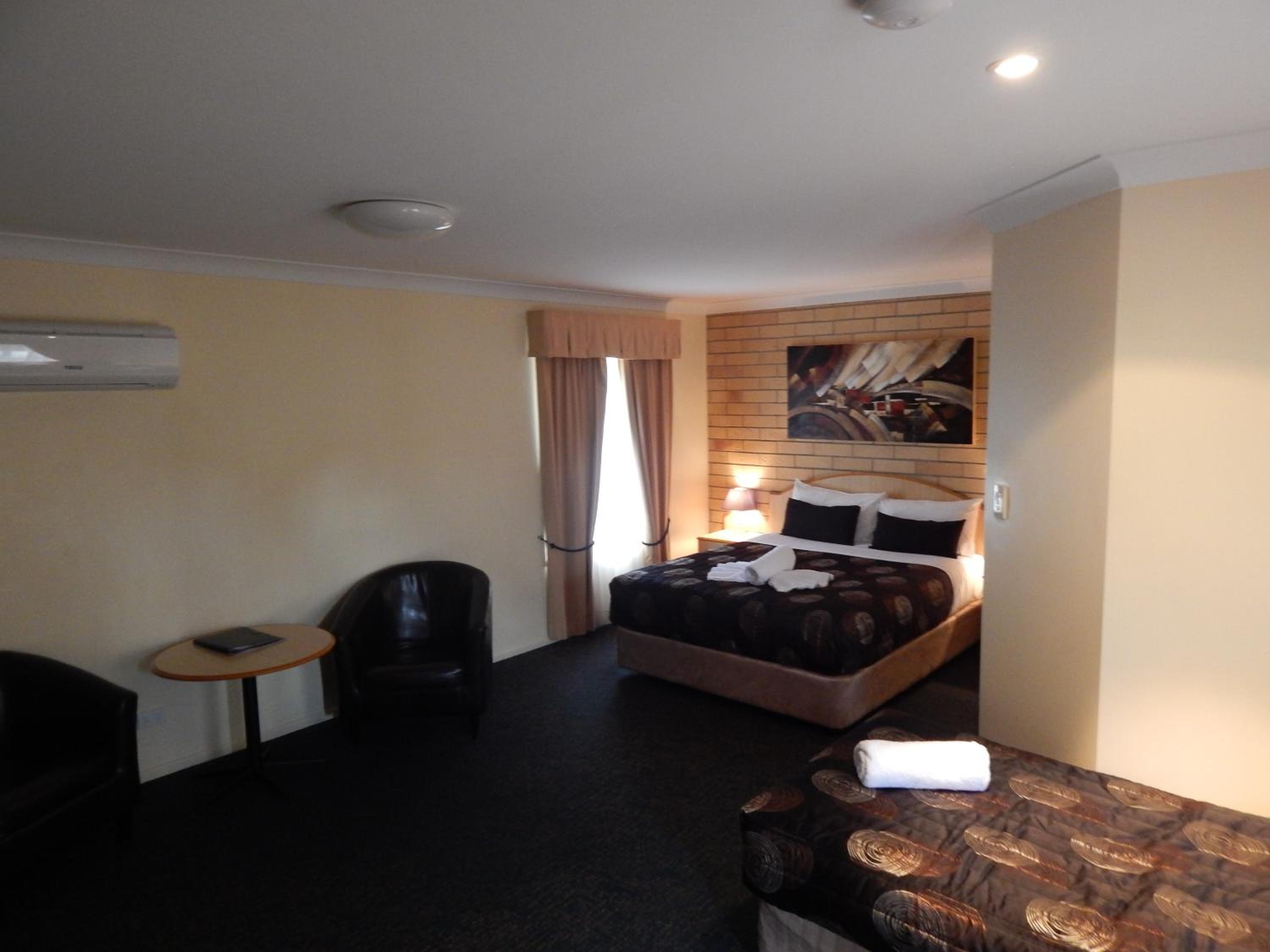 Cotswold Motor Inn