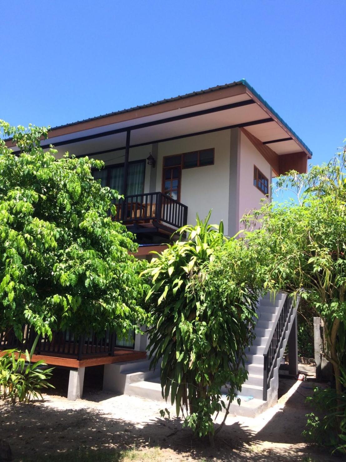 Hotel Thai Terrace Bungalow - Image 1