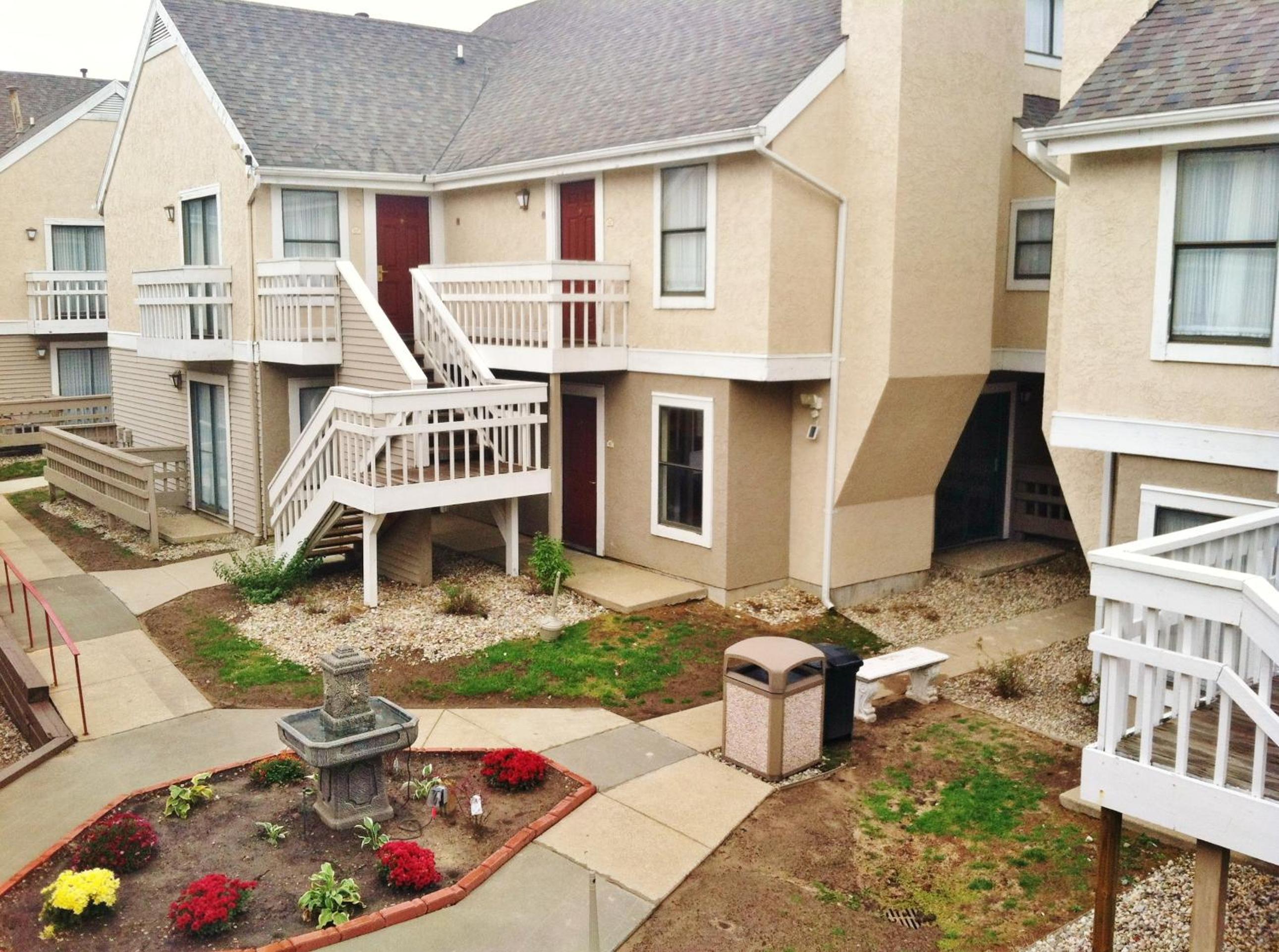 Hotel Affordable Suites of America Grand Rapids - Image 1