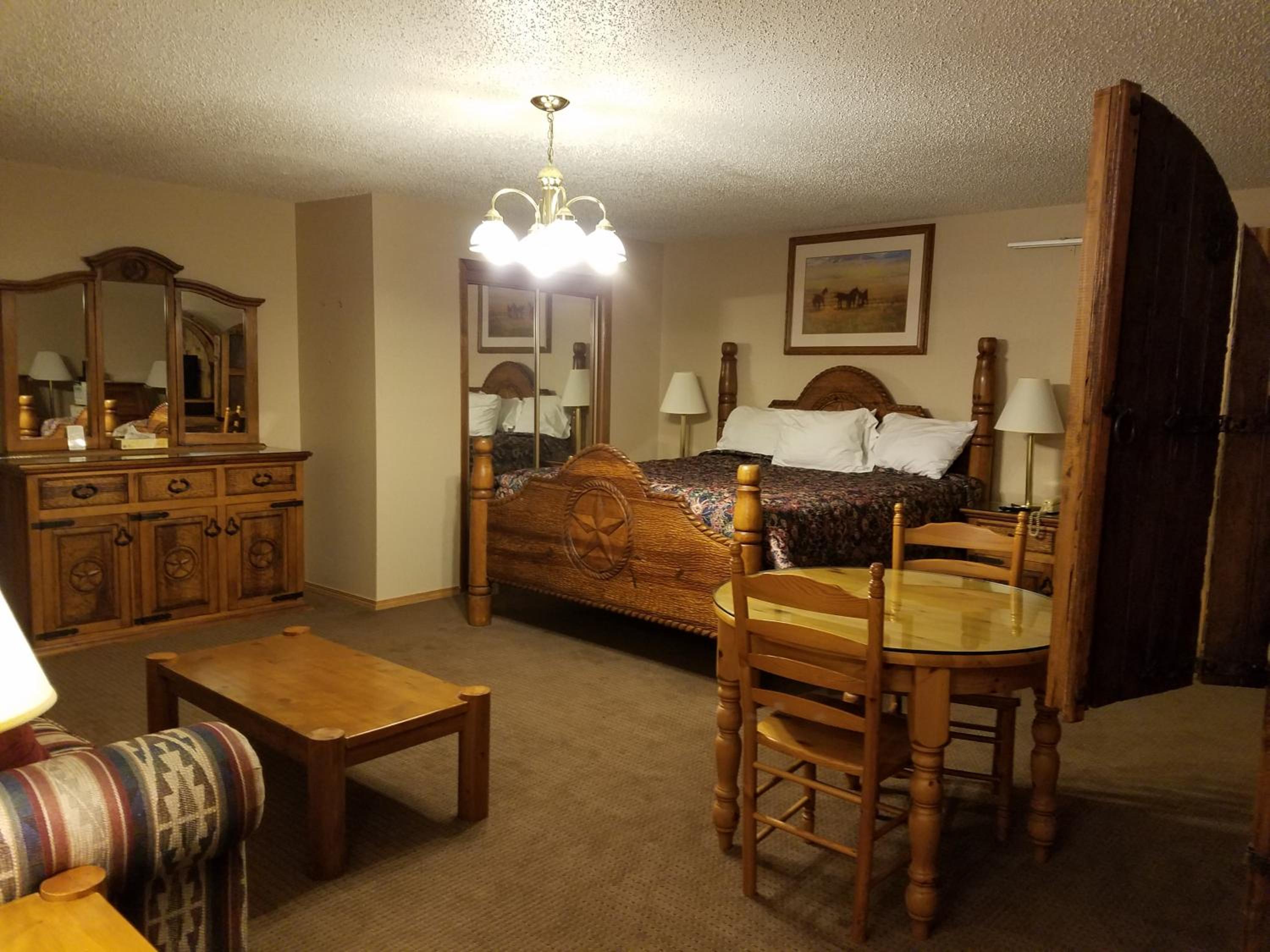 Dodge City Vacations - Regency Inn - Property Image 8