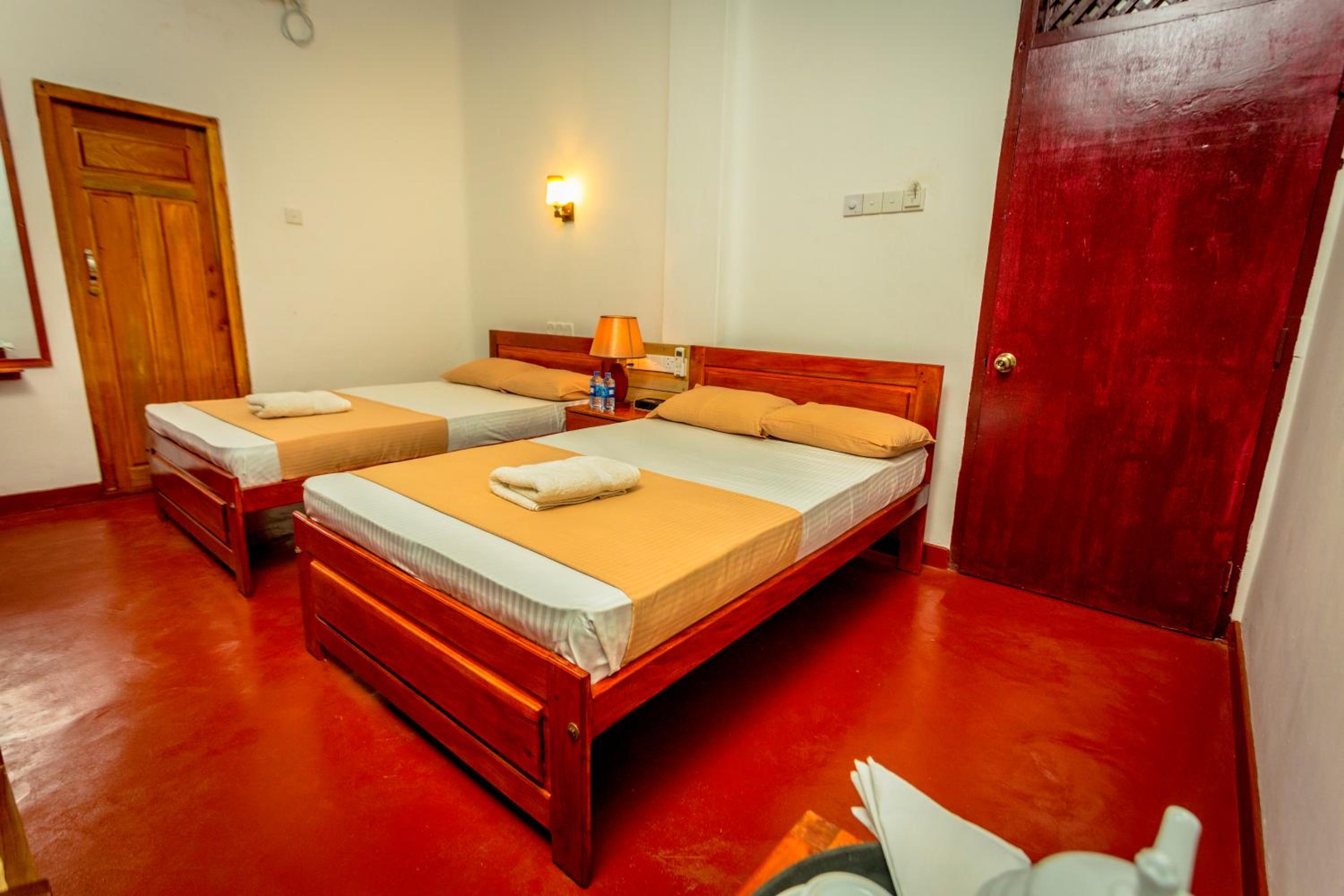 Dayanithi Guest House