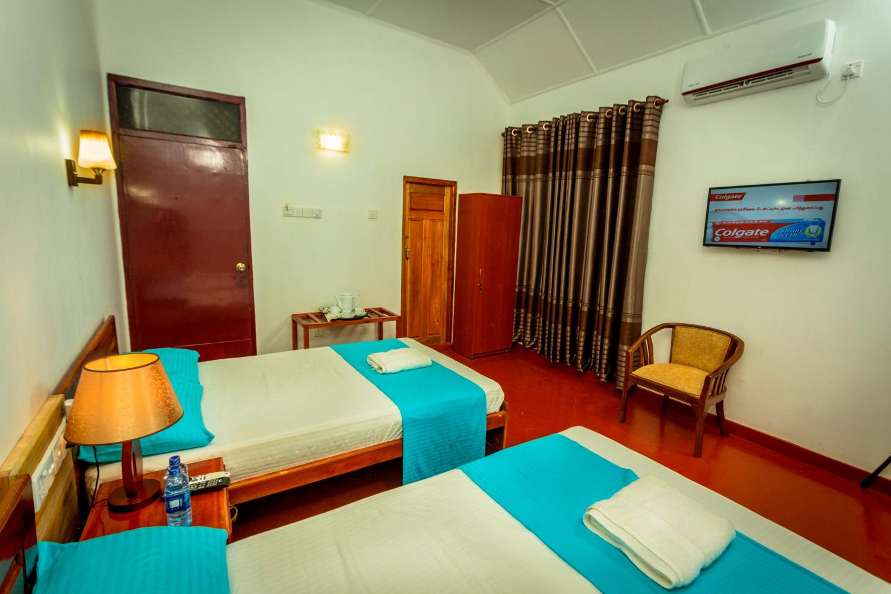 Dayanithi Guest House