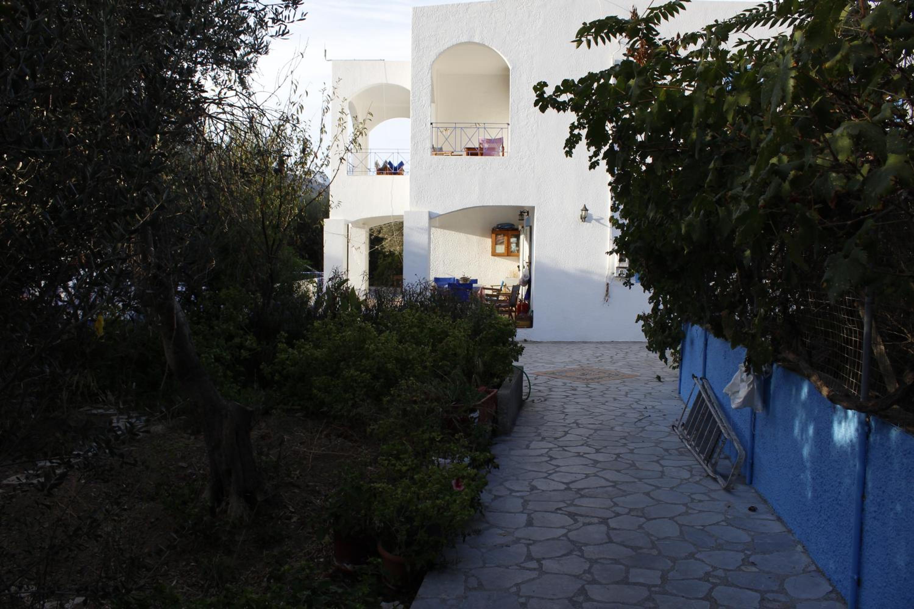 Climbing House Annas Apartments