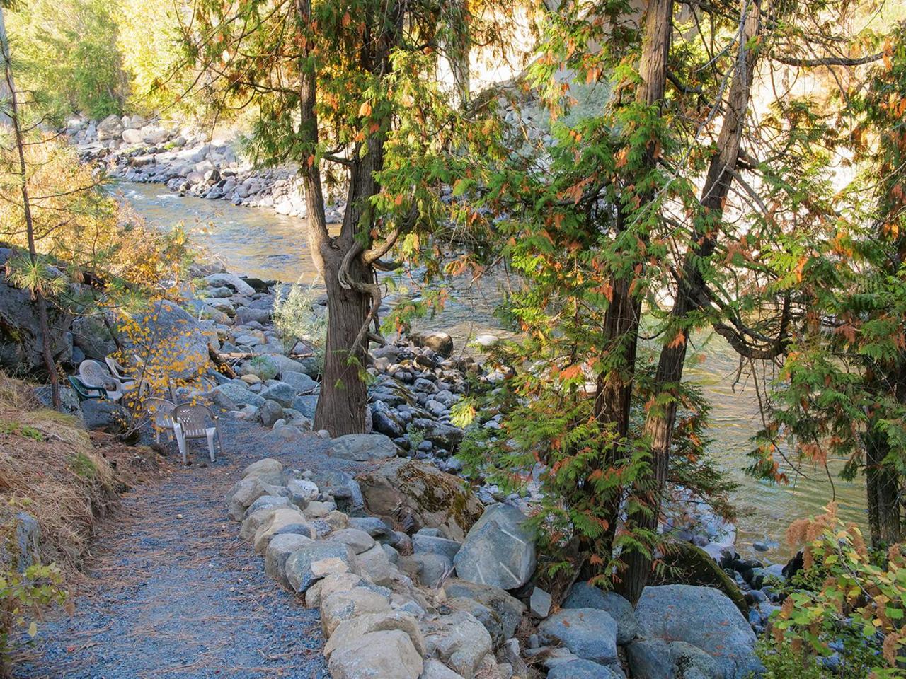 LOGE Leavenworth Riverside