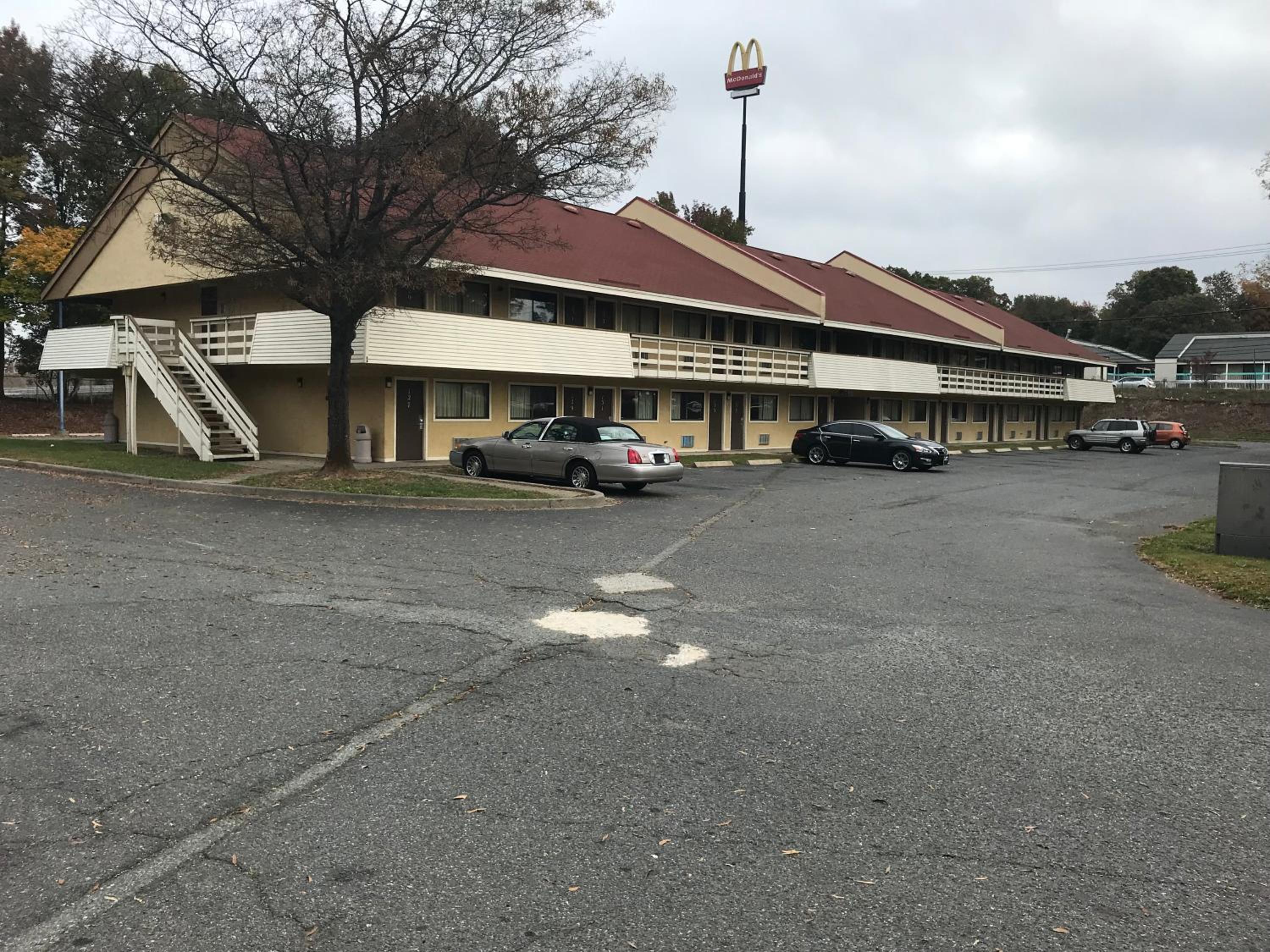 Days Inn by Wyndham Charlotte University view 5