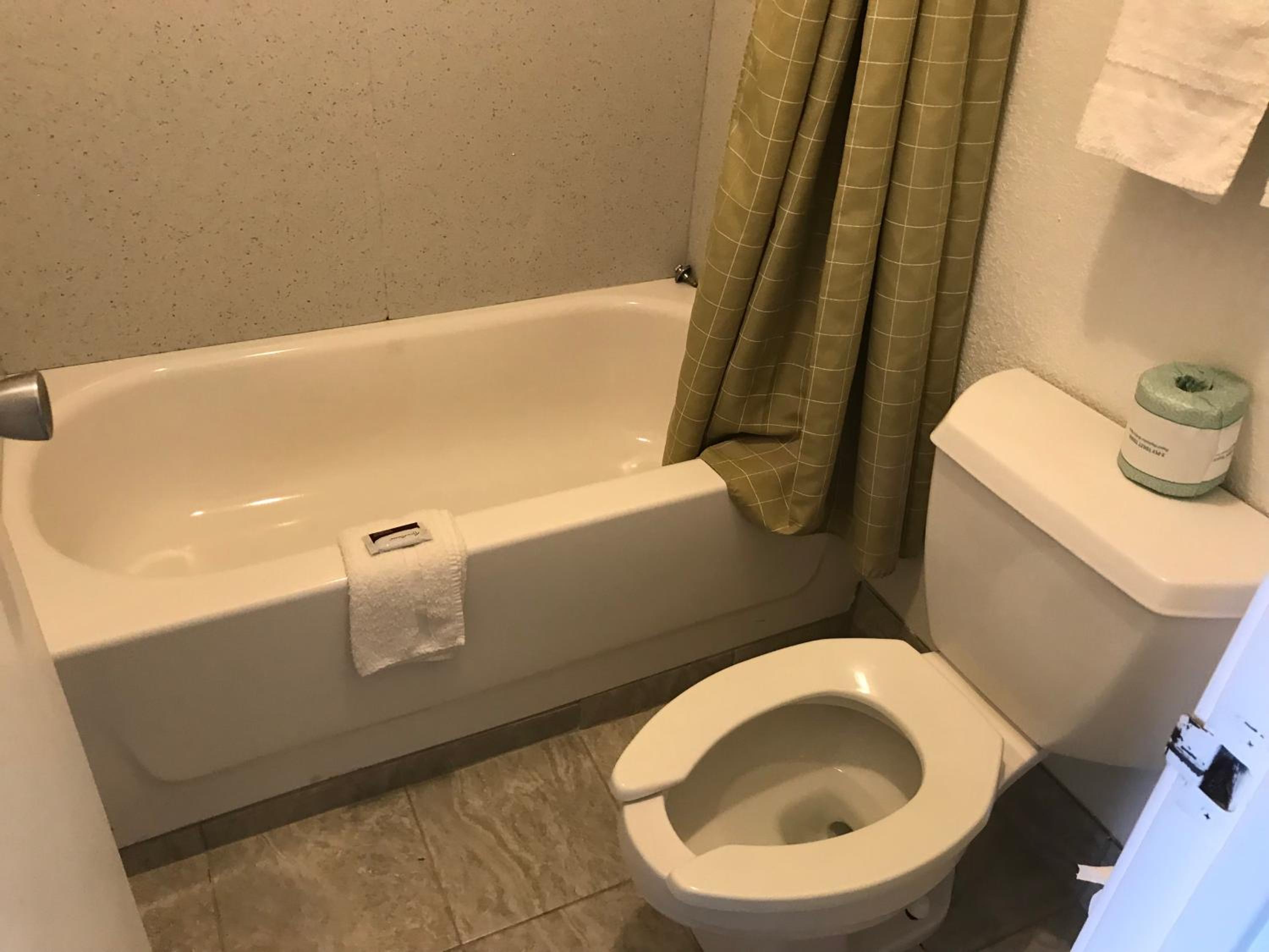 Days Inn by Wyndham Charlotte University view 4