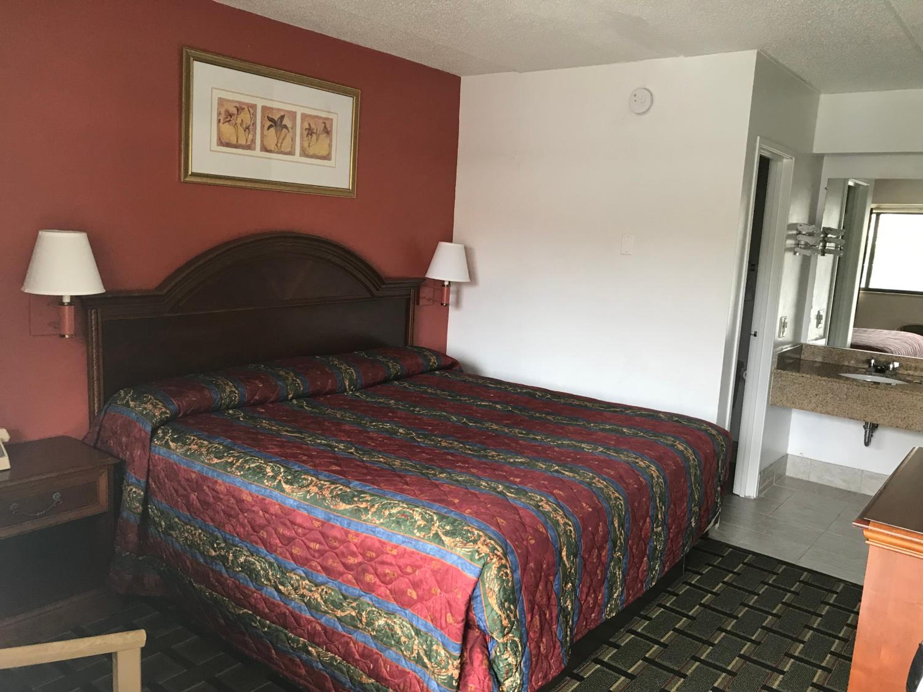 Days Inn by Wyndham Charlotte University view 3