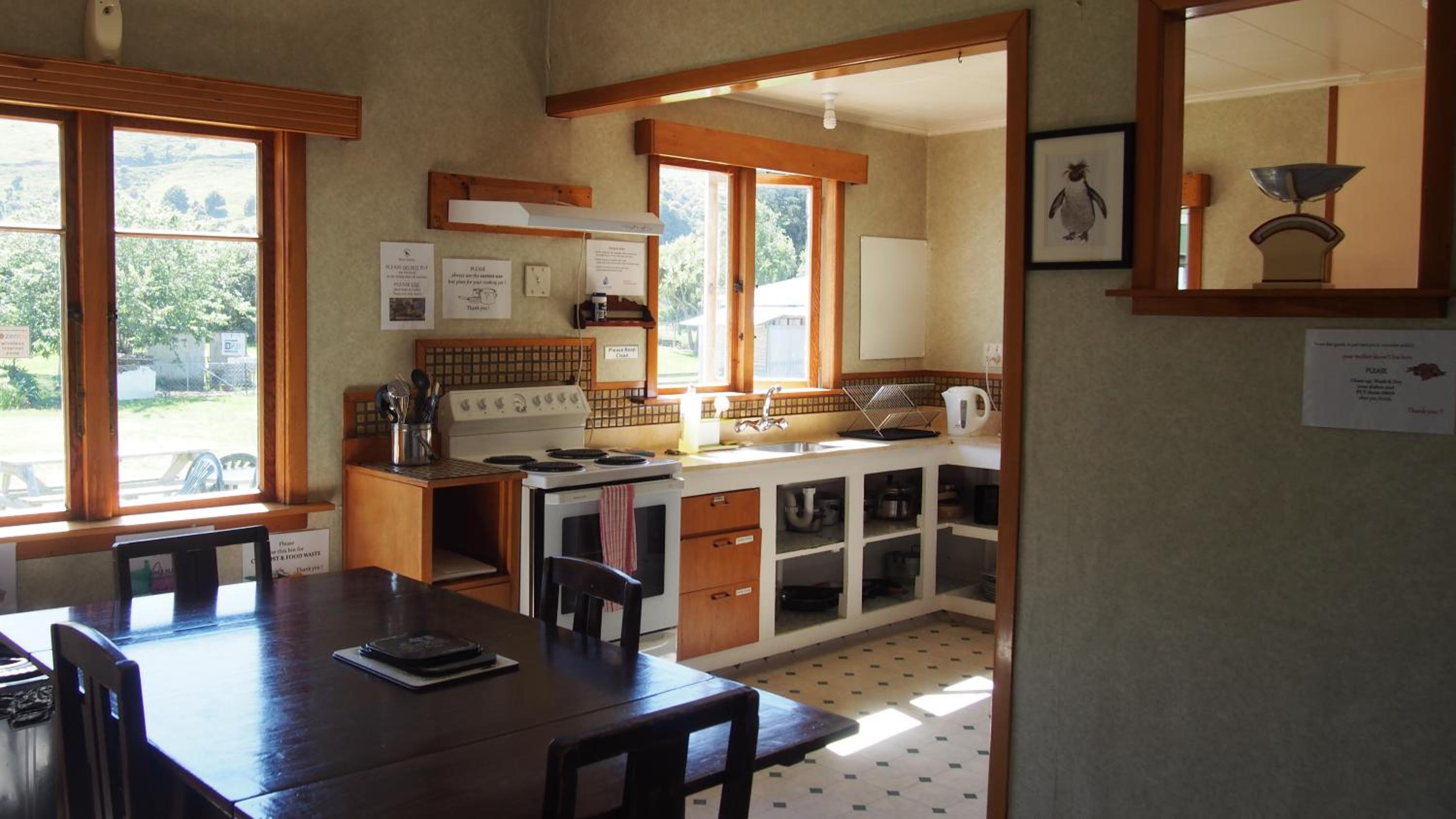Surat Bay Lodge, Motel and Backpackers