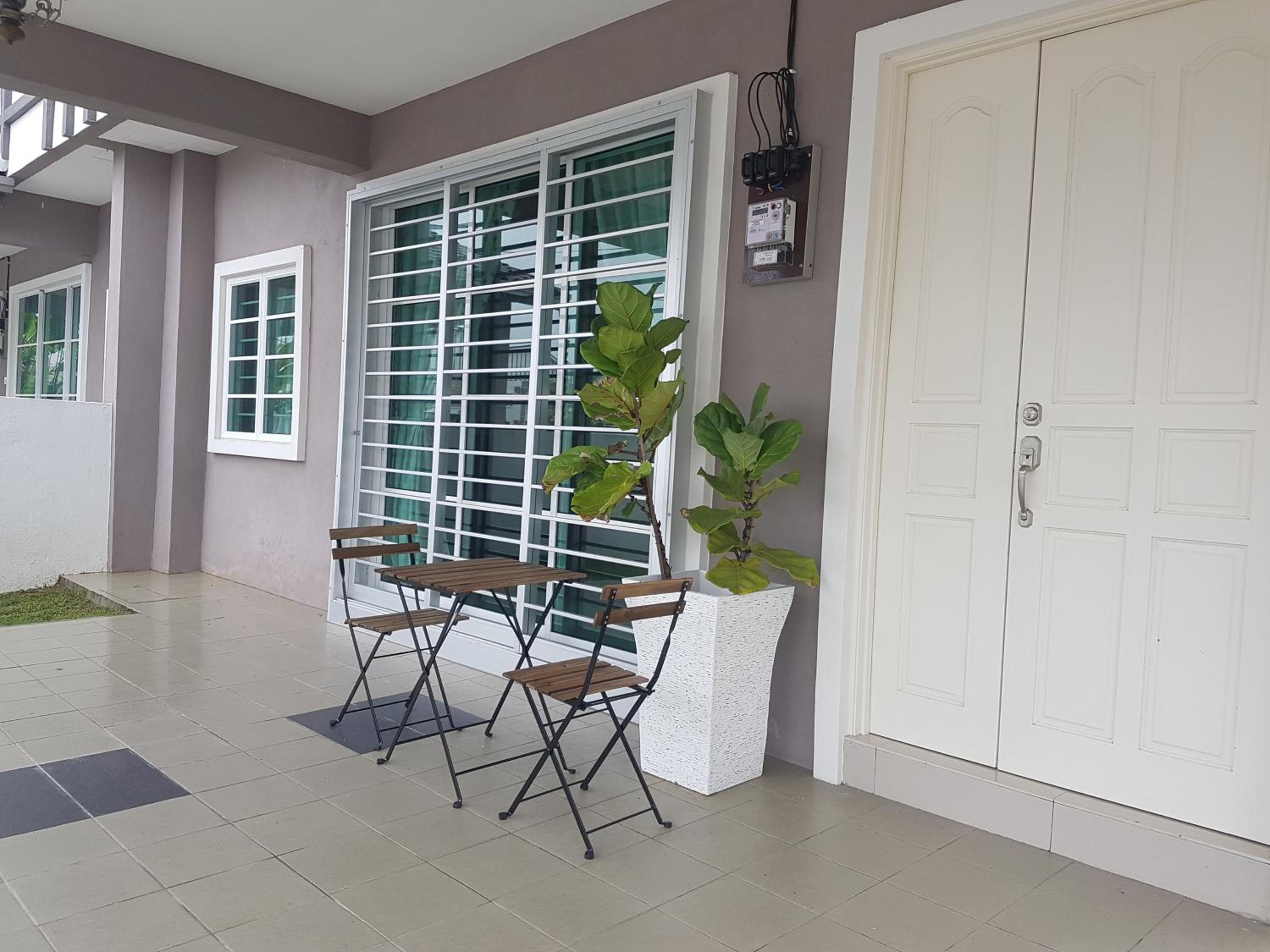 Sitiawan Homestay Entire Semi D house