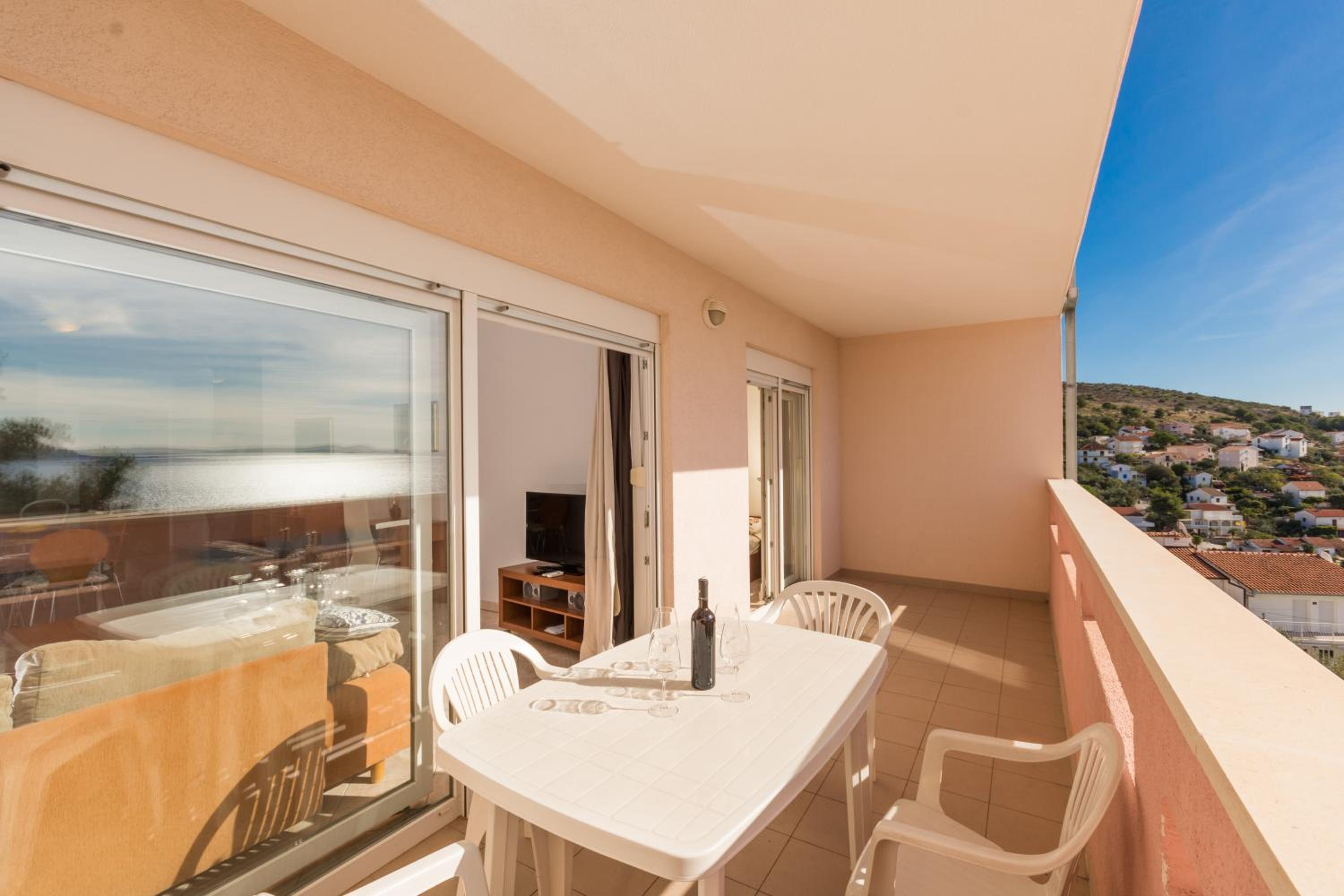 Apartment Pavic-Nikic en Trogir — balance & terrace