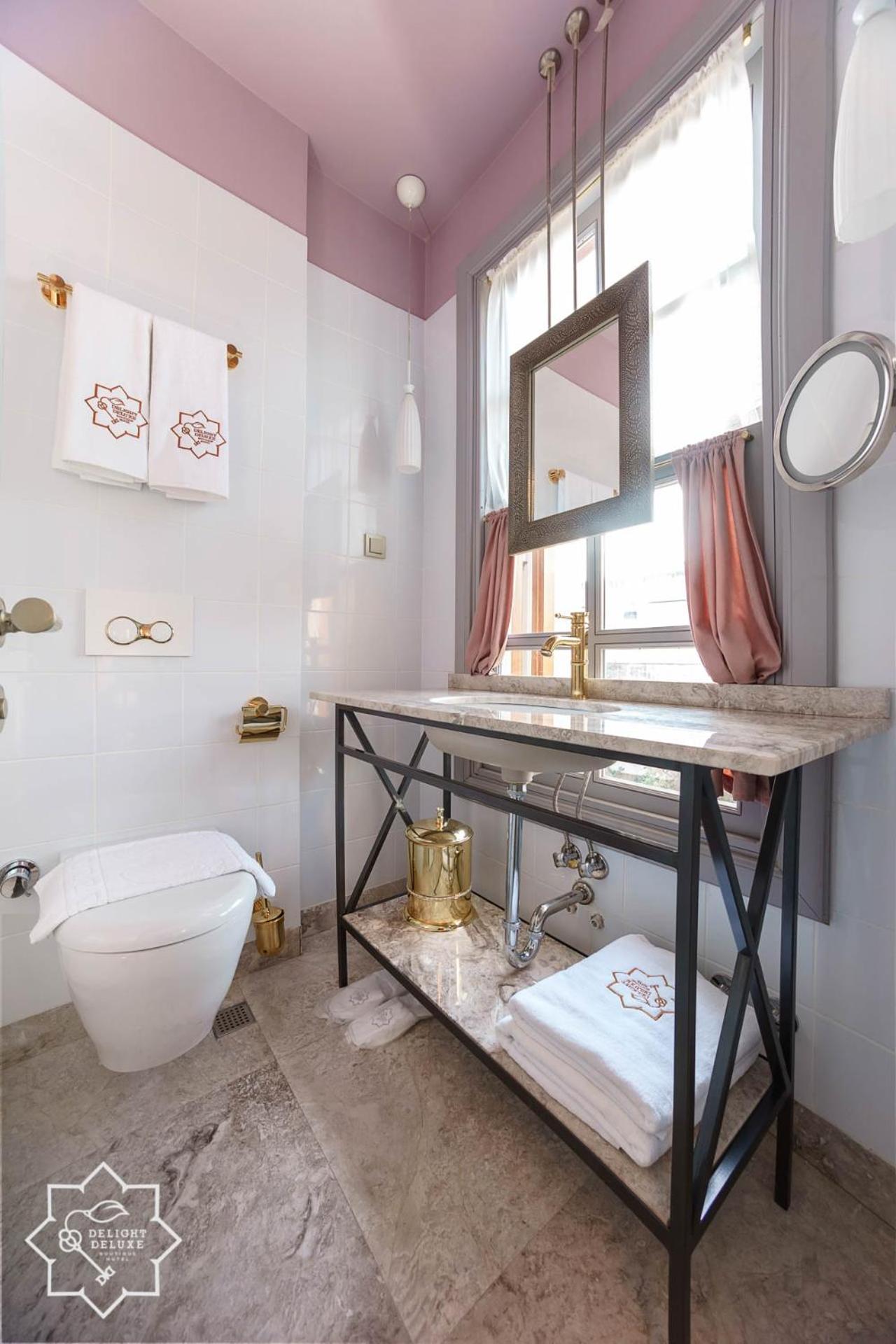 Delight Deluxe Hotel - Image 72