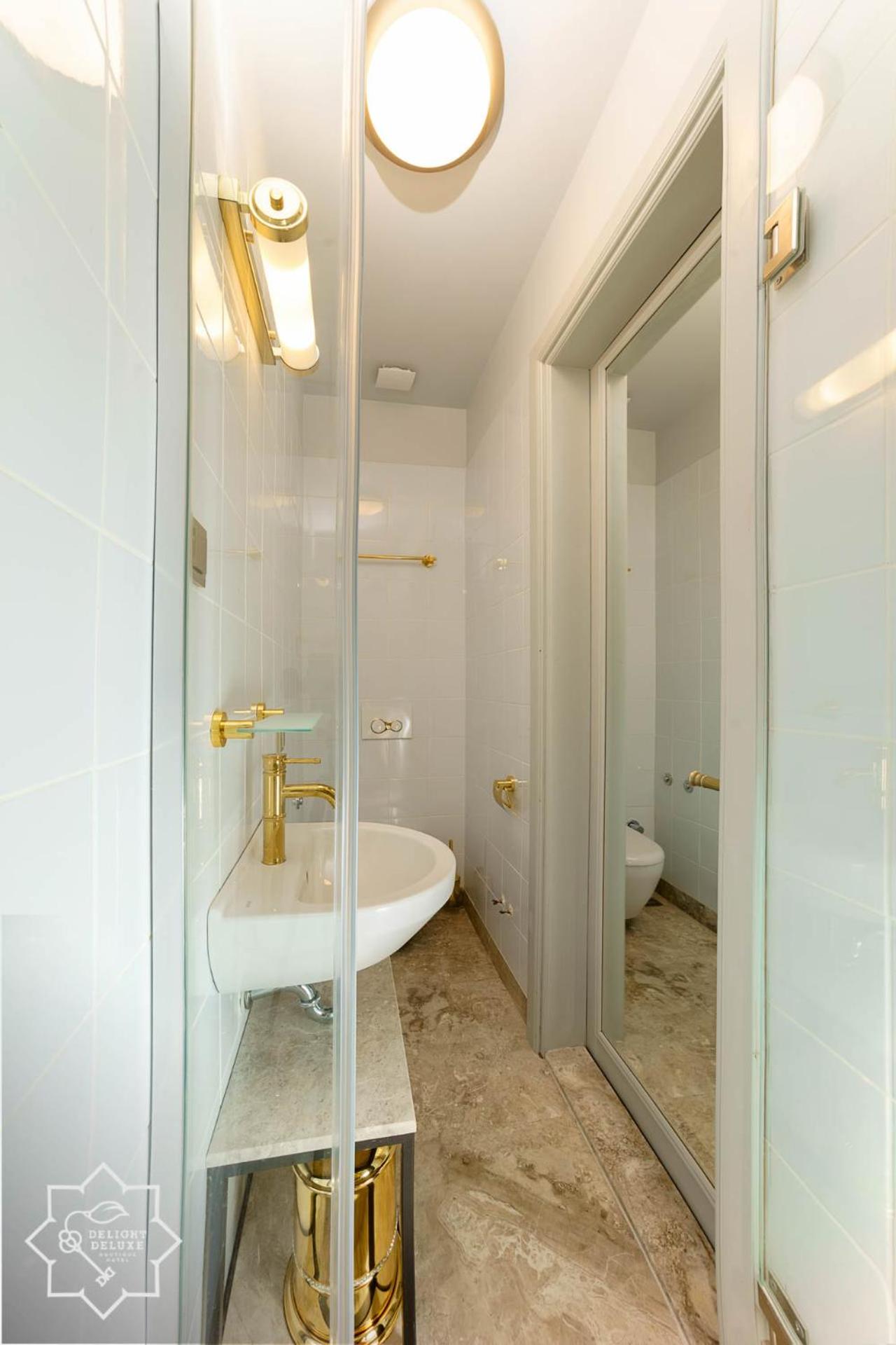 Delight Deluxe Hotel - Image 74