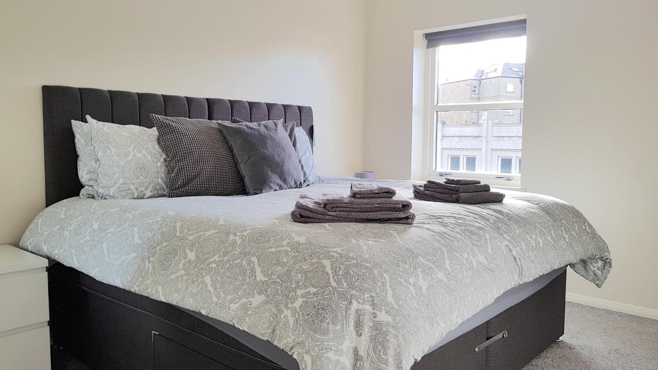 amazing apartments - Annandale St near The Playhouse - Free Parking view 5