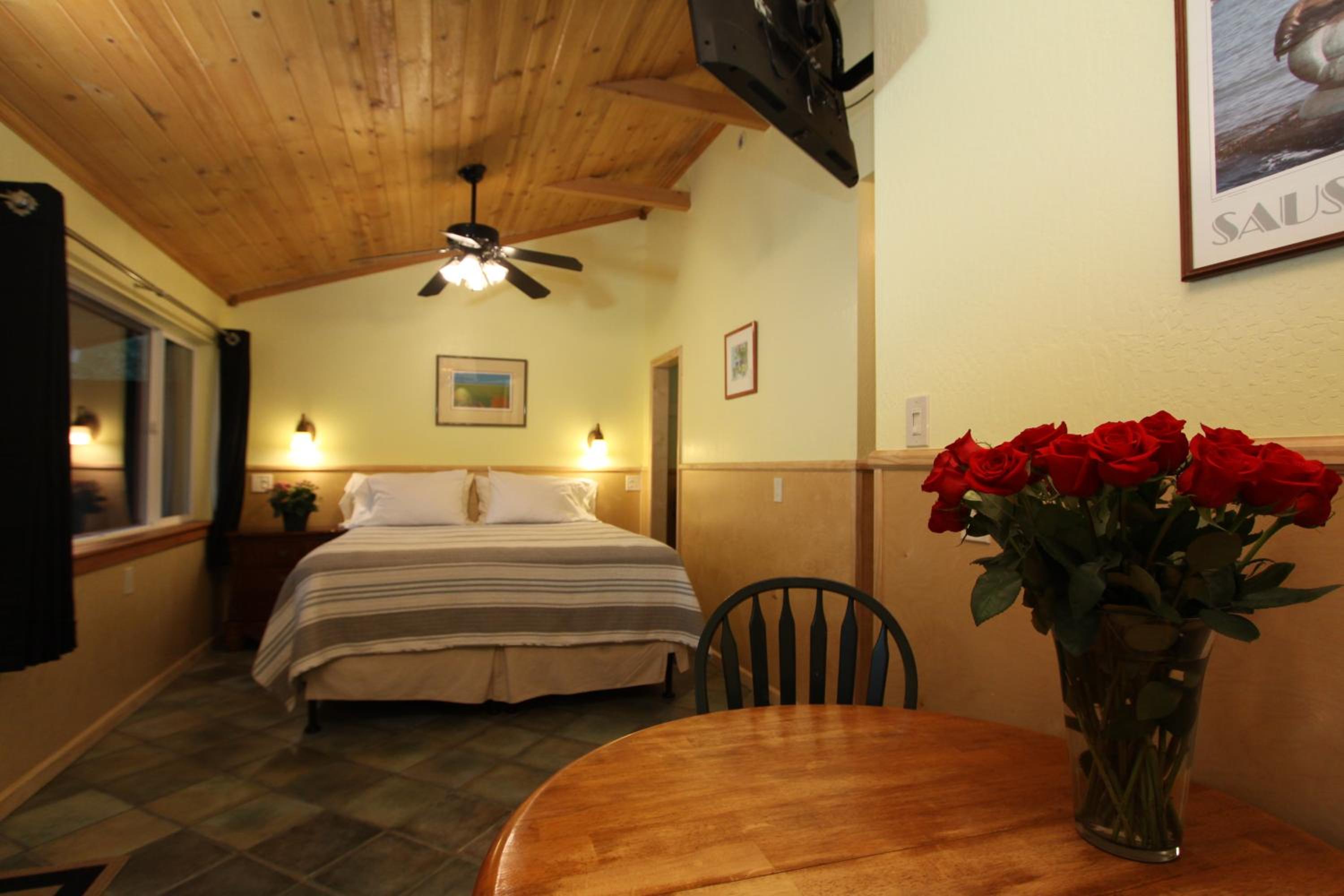The Woods Hotel - Gay LGBTQ Cabins